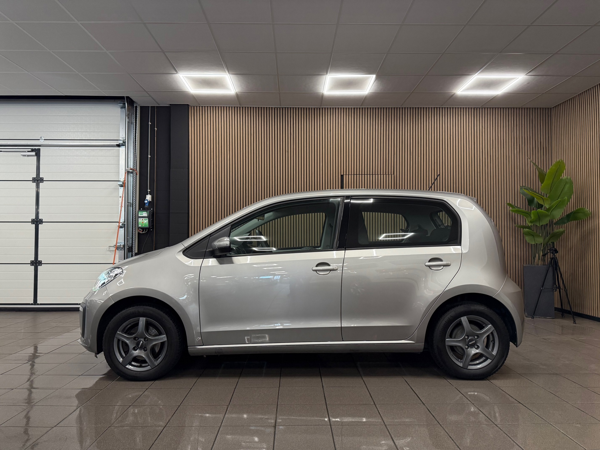 https://www.autokooy.nl//xml/images/47212054-2.JPG