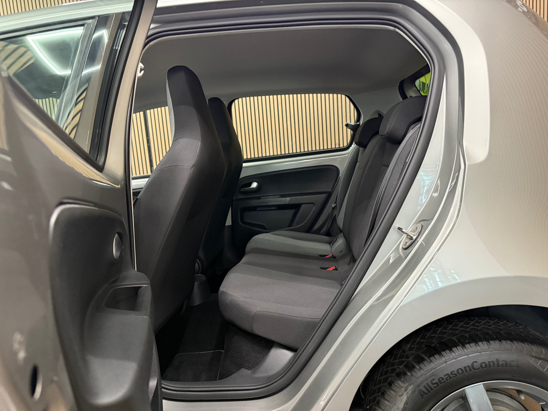 https://www.autokooy.nl//xml/images/47212054-22.JPG