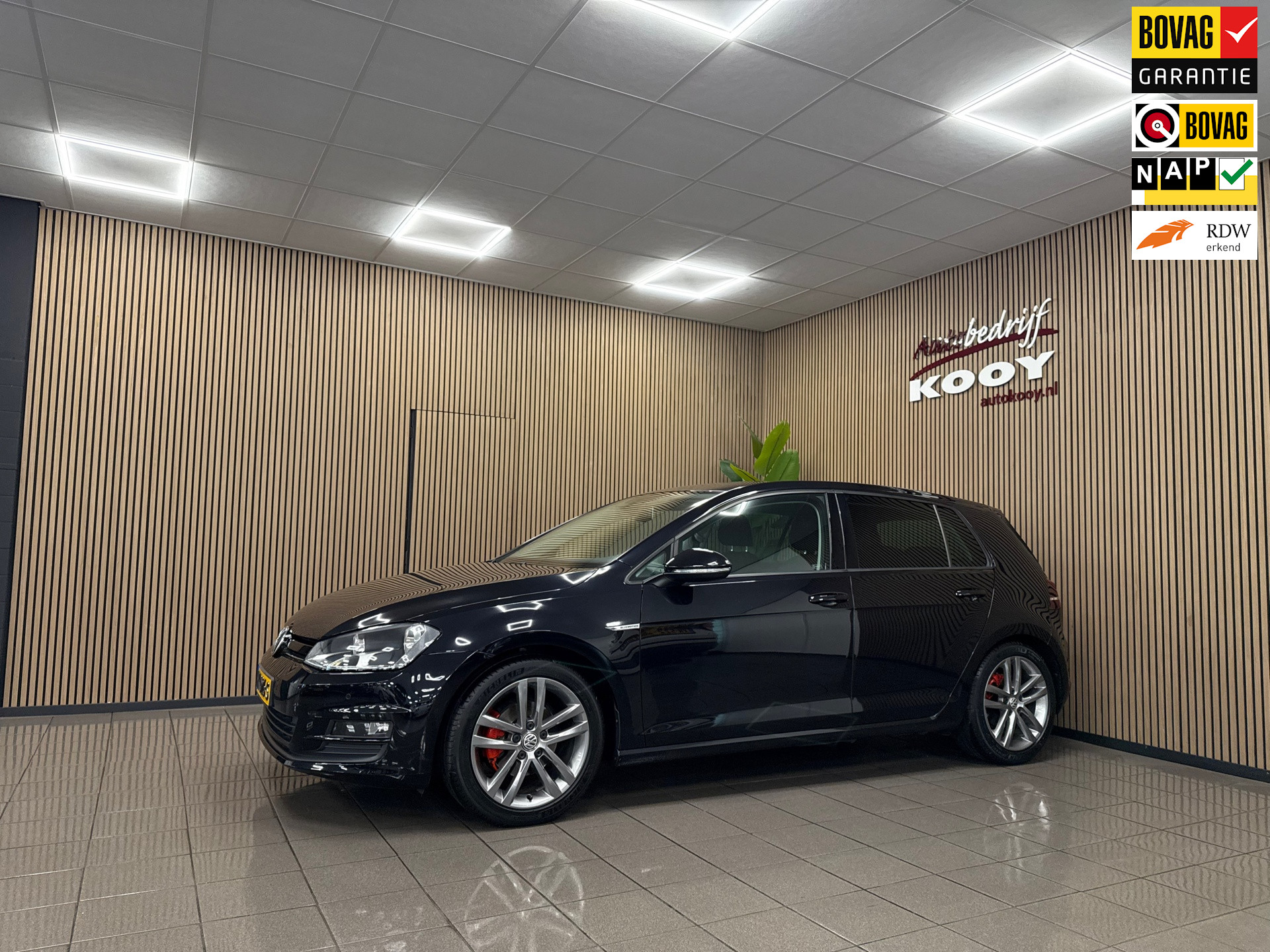 Volkswagen Golf 1.0 TSI Business Edition Connected * Navigatie / Camera / Afn. Trekhaak / NL Auto *
