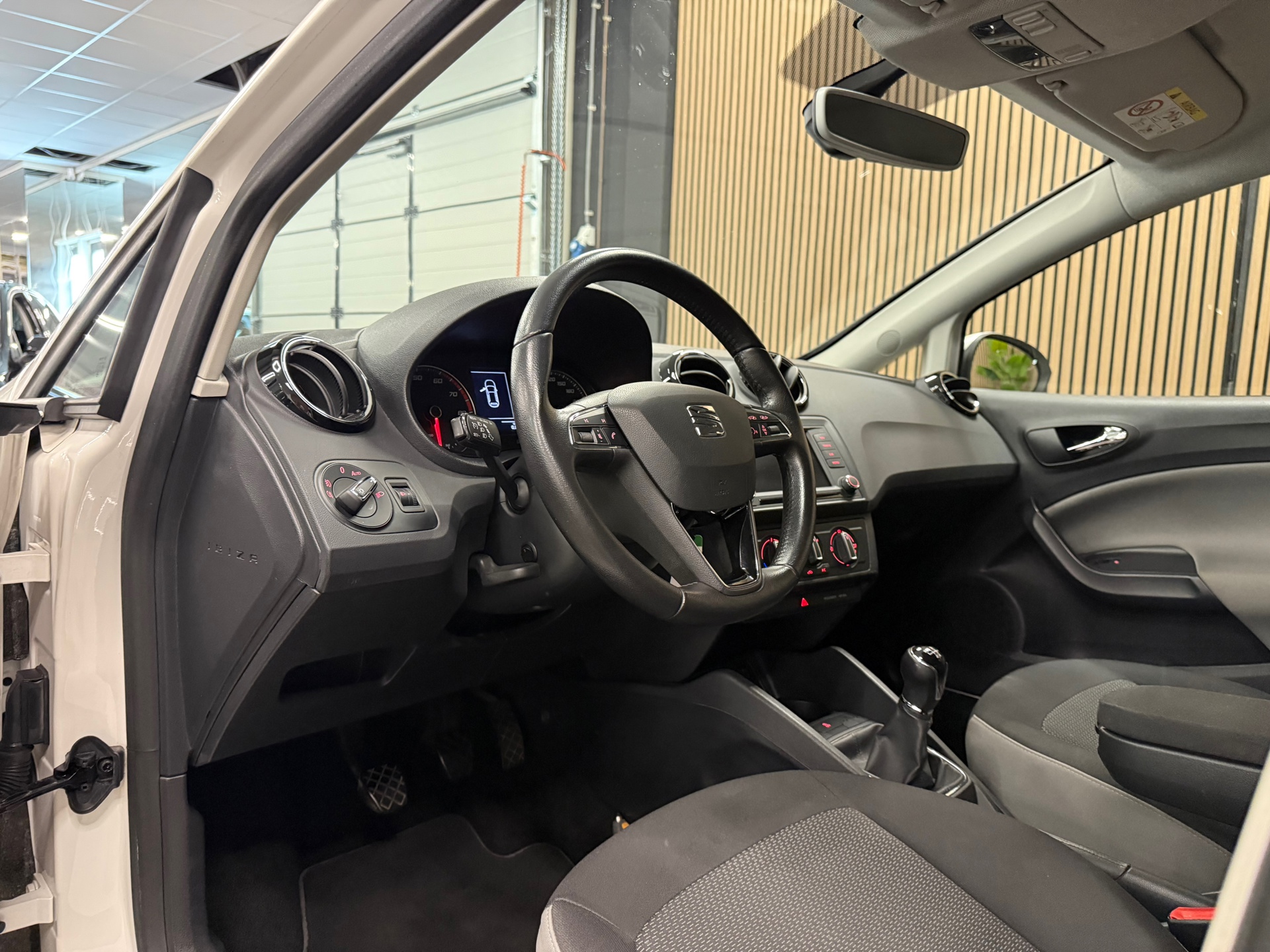 https://www.autokooy.nl//xml/images/47355197-12.JPG