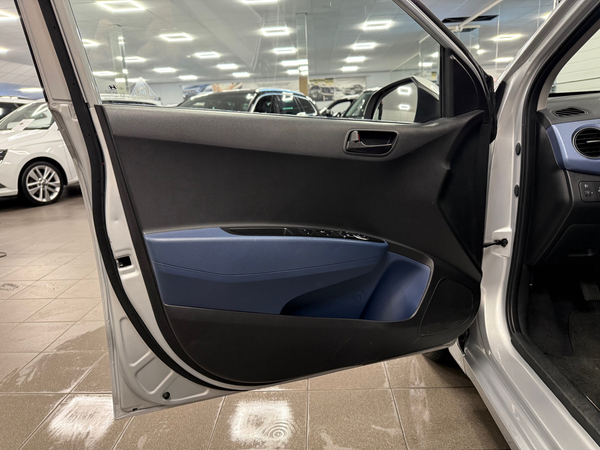 https://www.autokooy.nl//xml/images/47355357-10.JPG