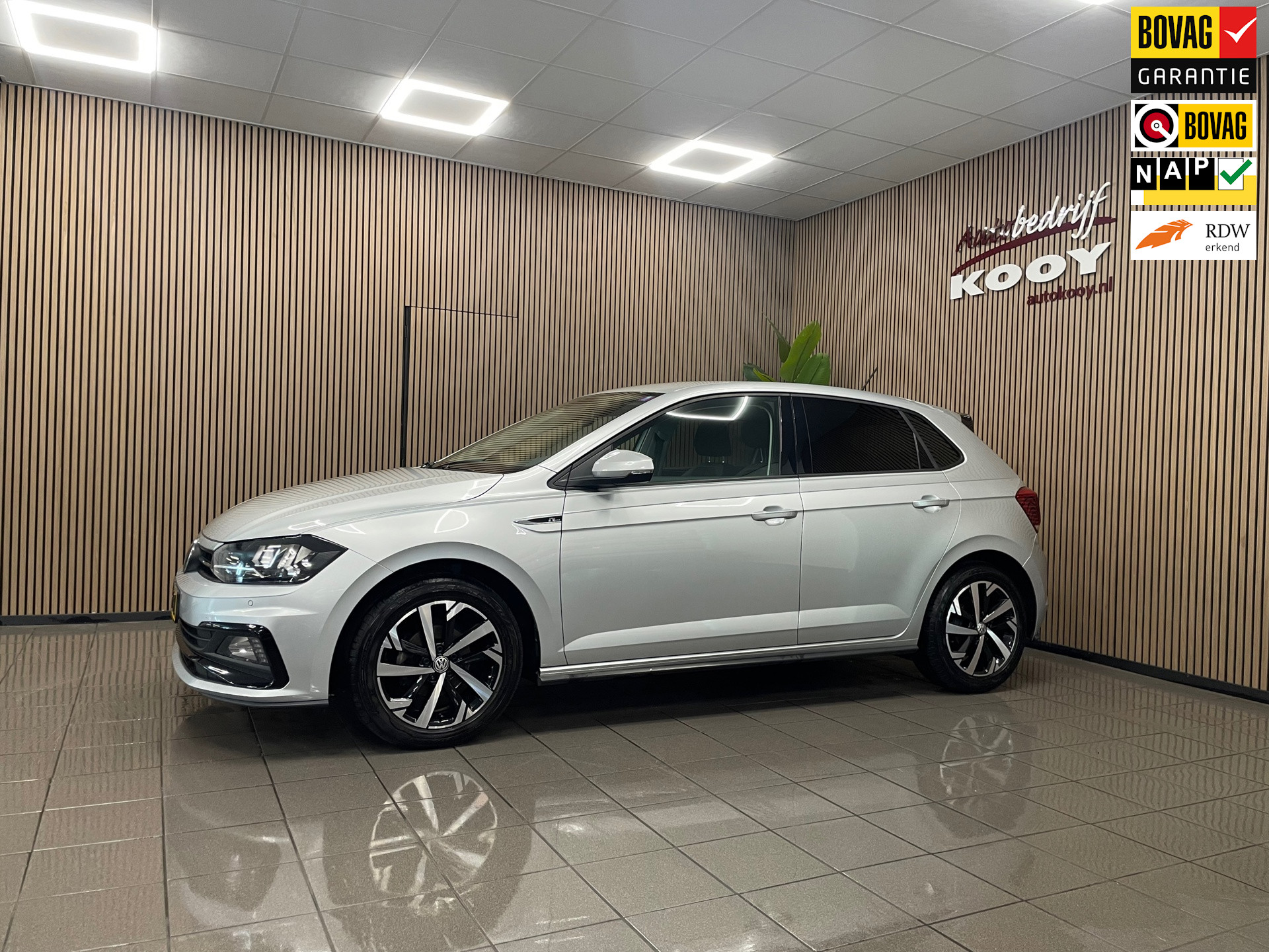 Volkswagen Polo 1.0 TSI Highline Automaat * 1e Eig / Trekhaak / R line pakket / NL auto *
