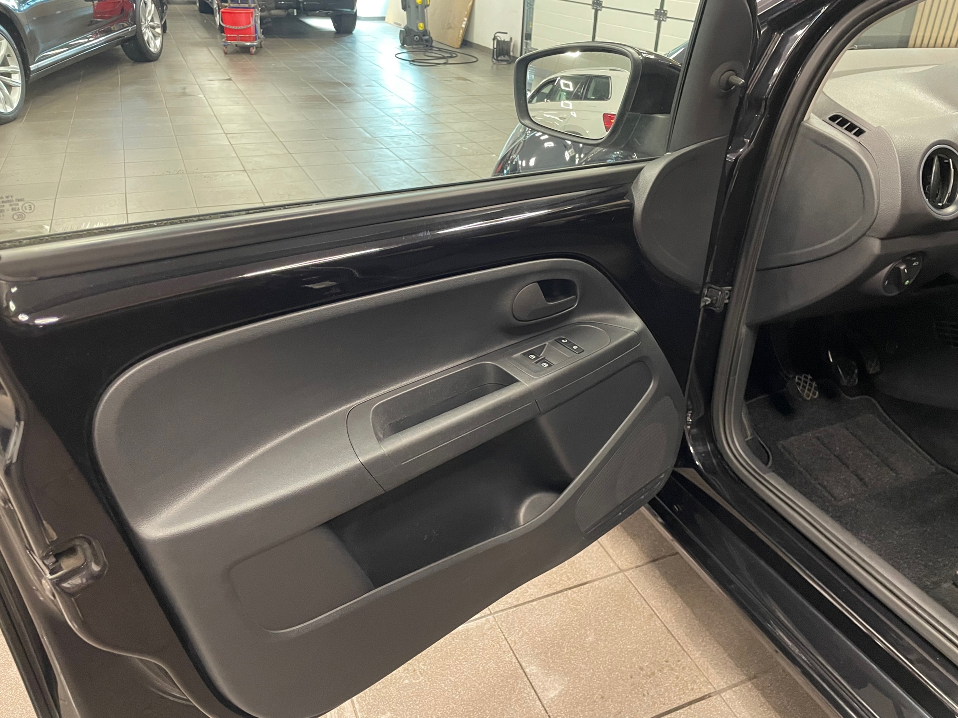 https://www.autokooy.nl//xml/images/47467810-11.JPG