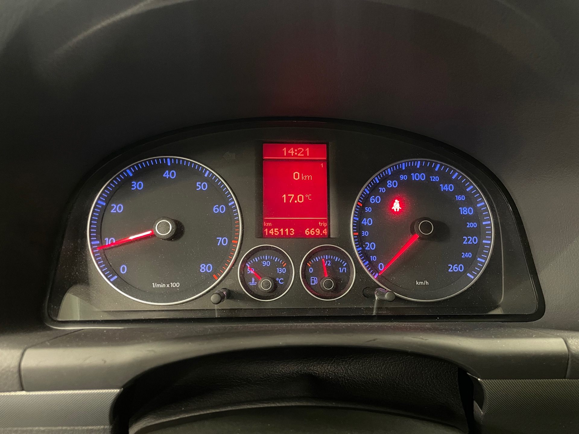 https://www.autokooy.nl//xml/images/47567937-22.JPG