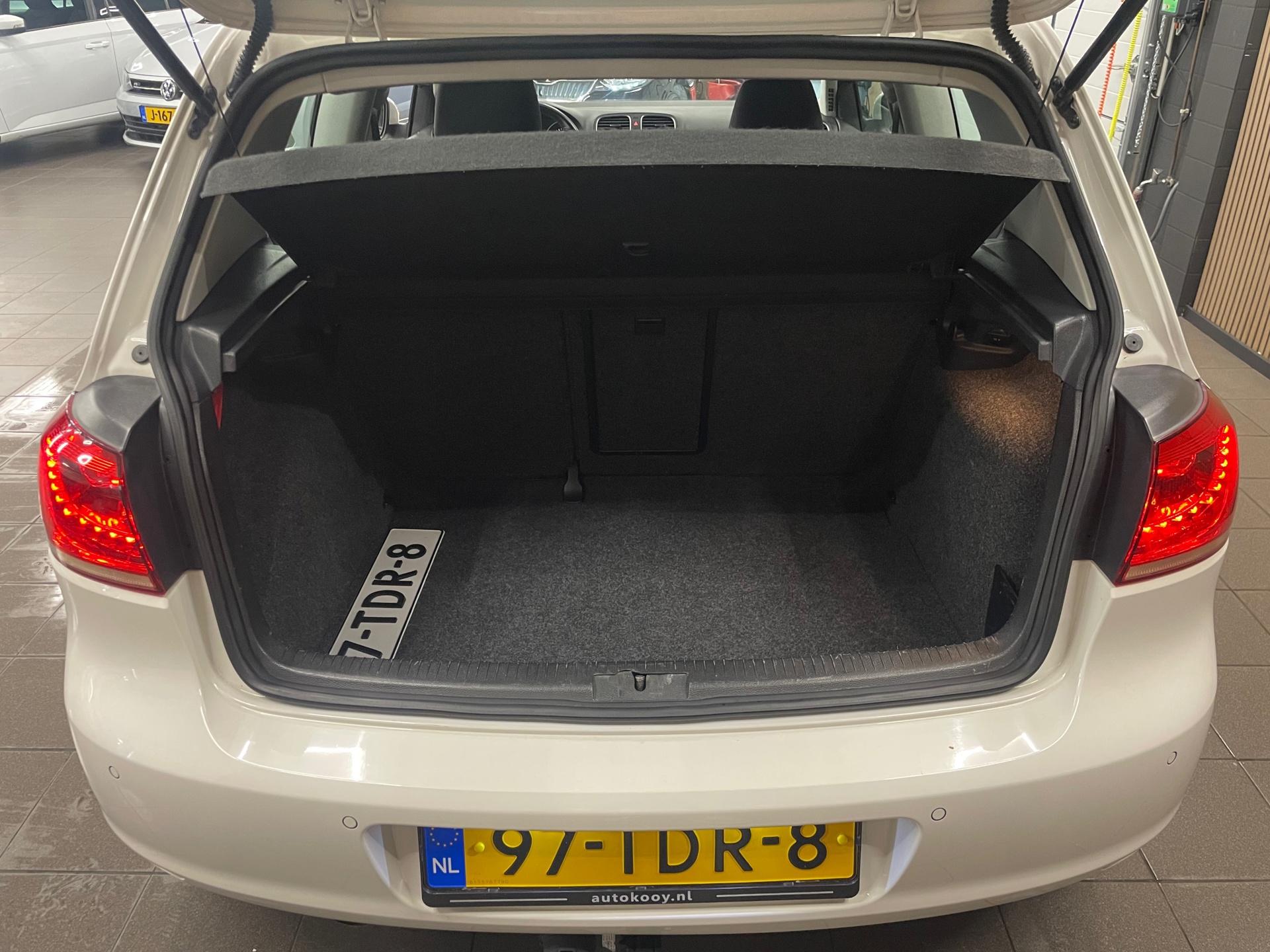 https://www.autokooy.nl//xml/images/47675246-10.JPG