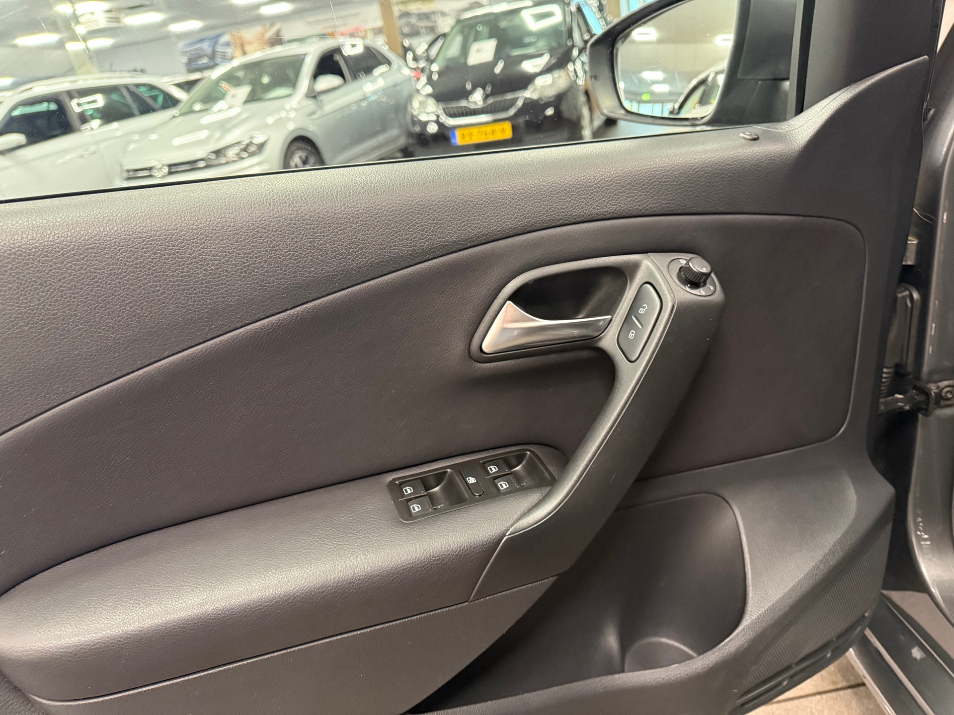 https://www.autokooy.nl//xml/images/47741901-10.JPG