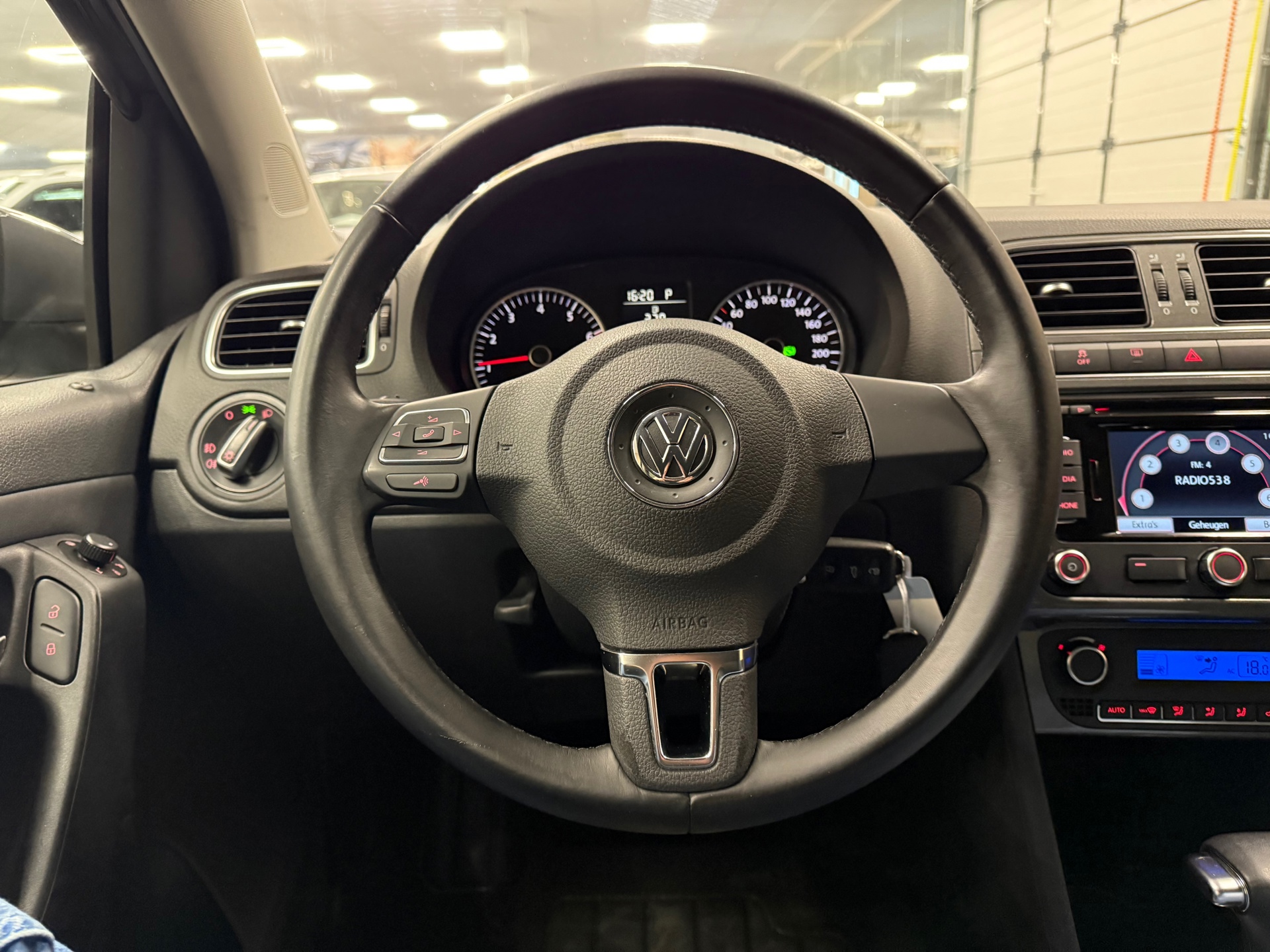 https://www.autokooy.nl//xml/images/47741901-13.JPG