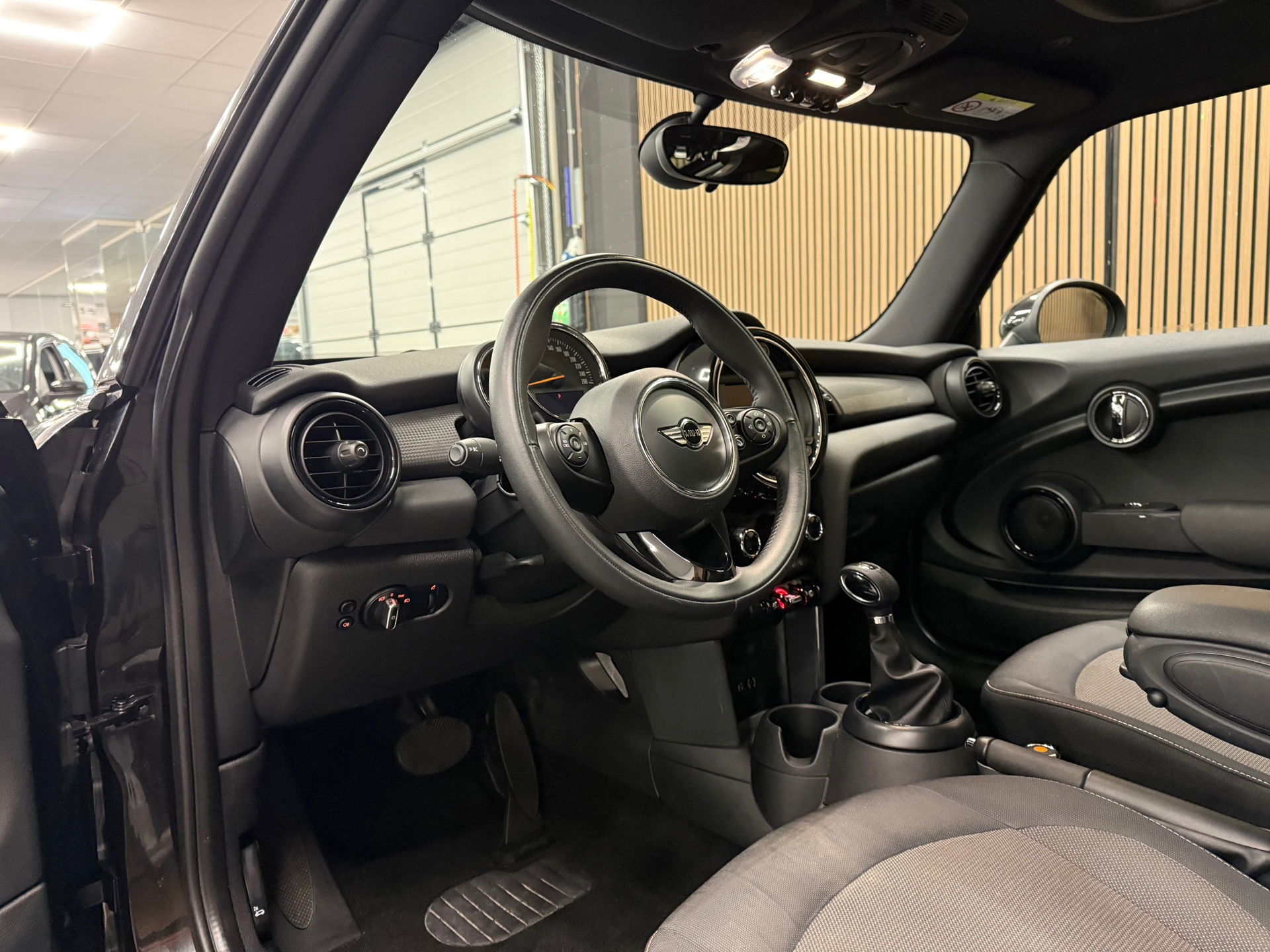https://www.autokooy.nl//xml/images/47742049-12.JPG