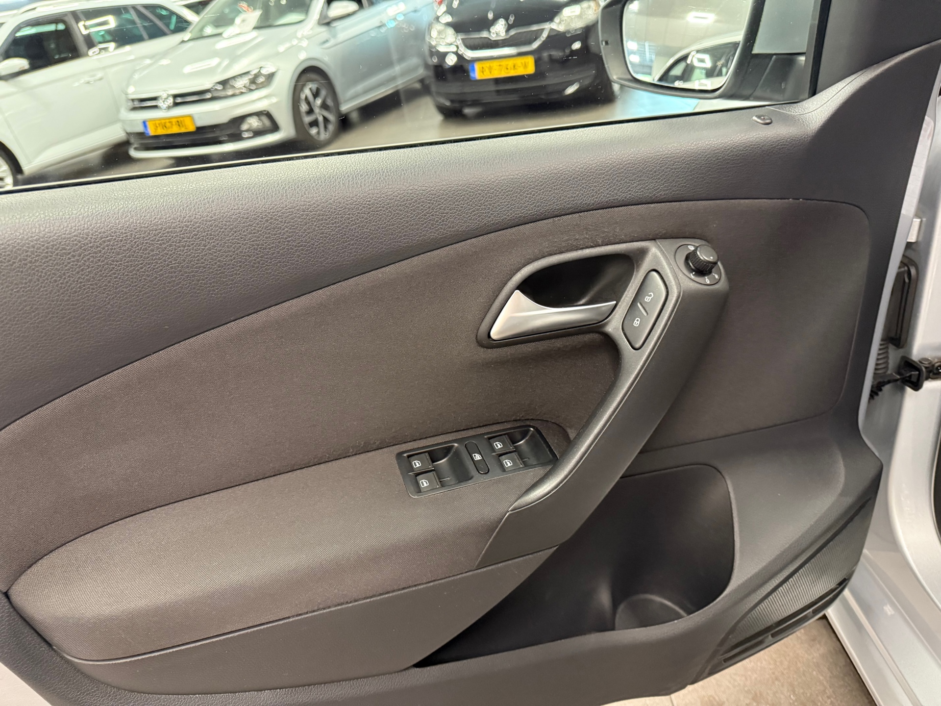 https://www.autokooy.nl//xml/images/47768284-10.JPG