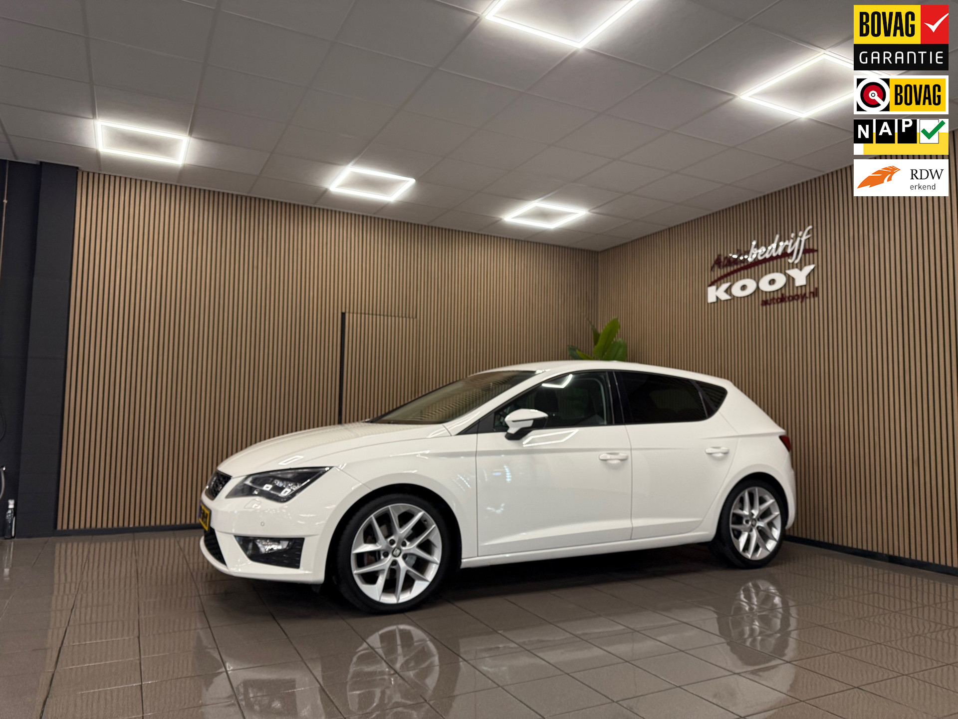 Seat Leon 1.4 EcoTSI FR Connect * Automaat / Camera / Navigatie / 18" LM Velgen / NL Auto *