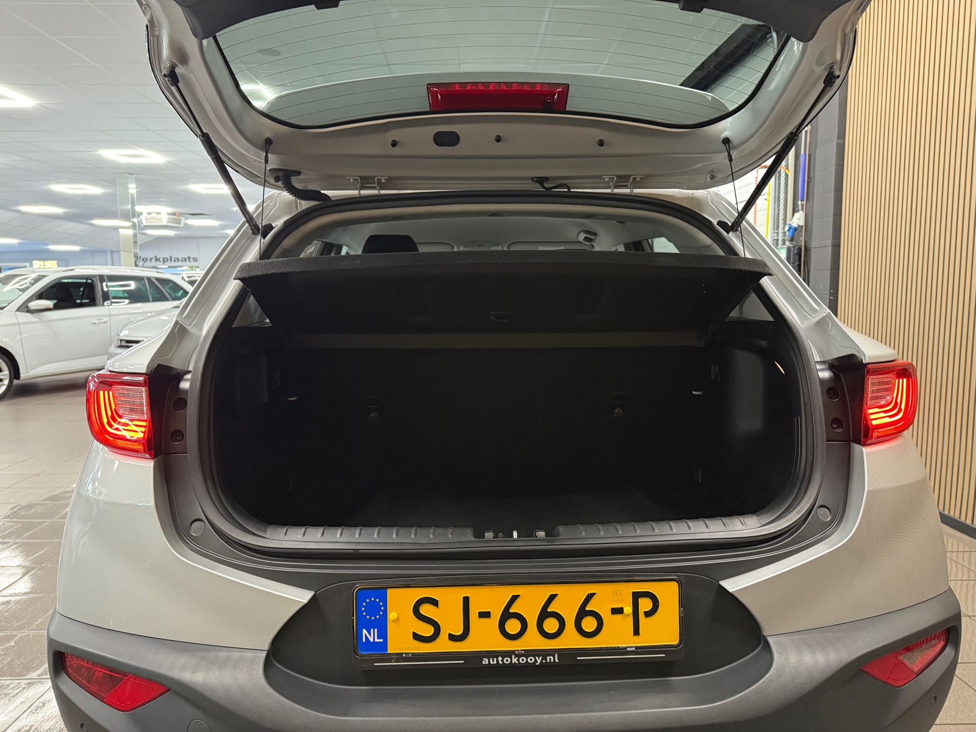 https://www.autokooy.nl//xml/images/47873289-5.JPG