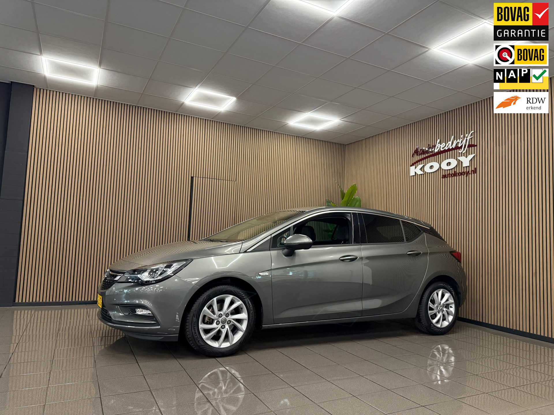 Opel Astra 1.4 Innovation * NL Auto / Navigatie / LED / Parkeersensoren / Trekhaak *