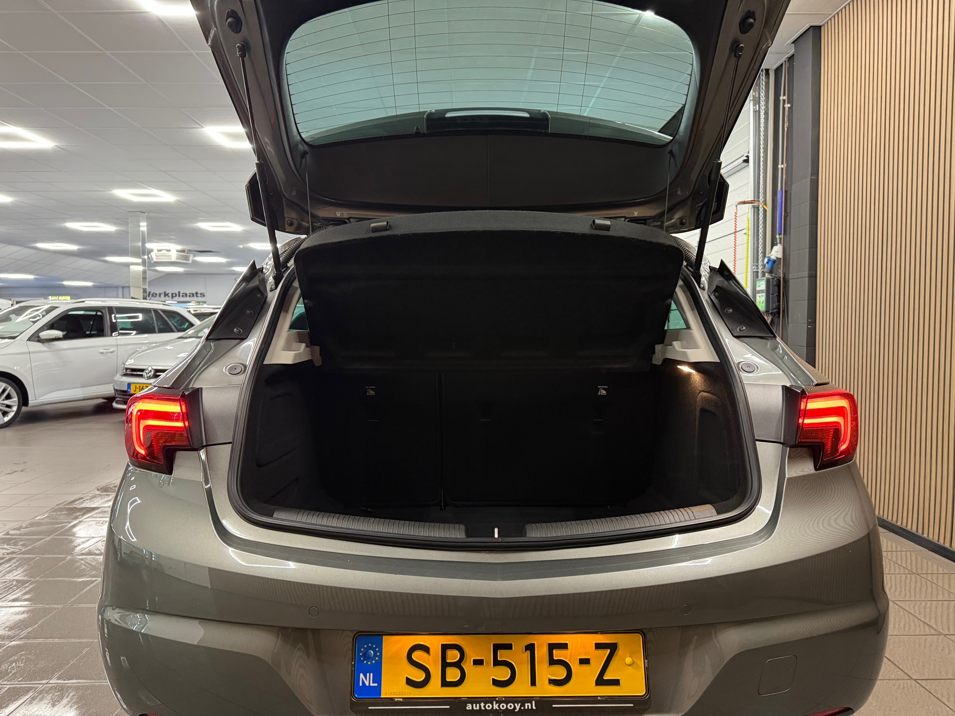 https://www.autokooy.nl//xml/images/47873351-5.JPG