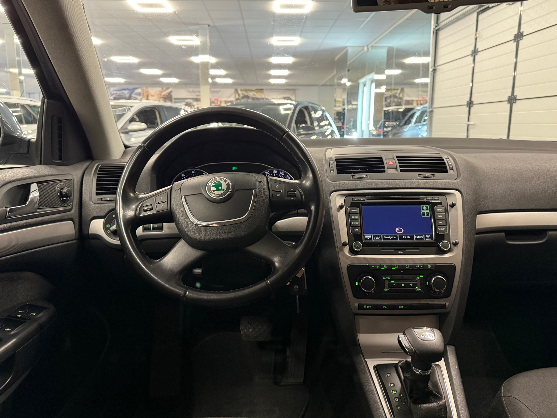 https://www.autokooy.nl//xml/images/47897936-18.JPG