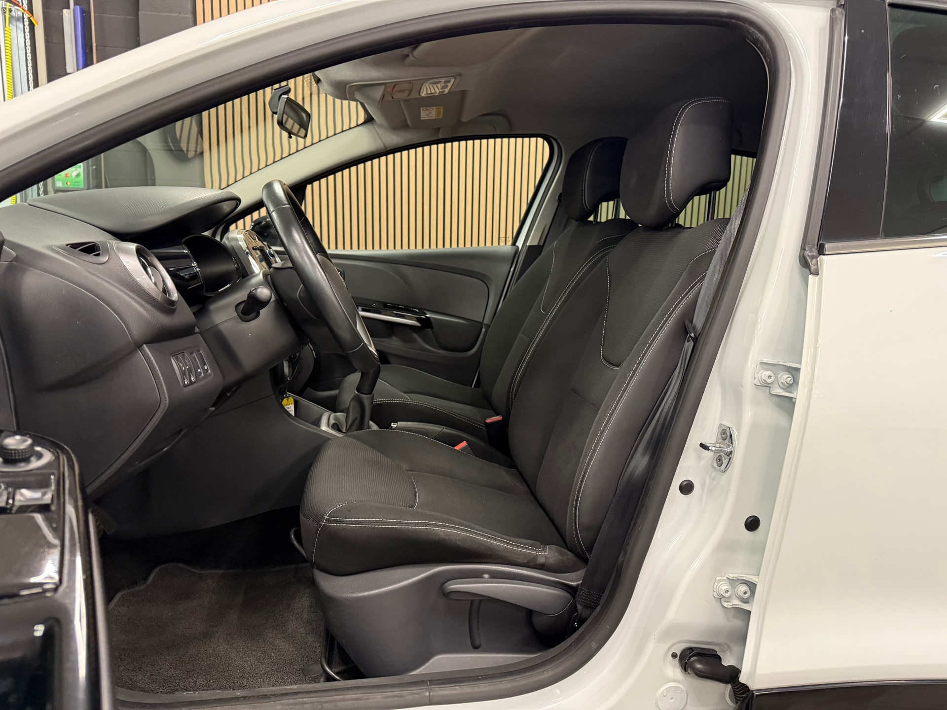 https://www.autokooy.nl//xml/images/47924813-12.JPG