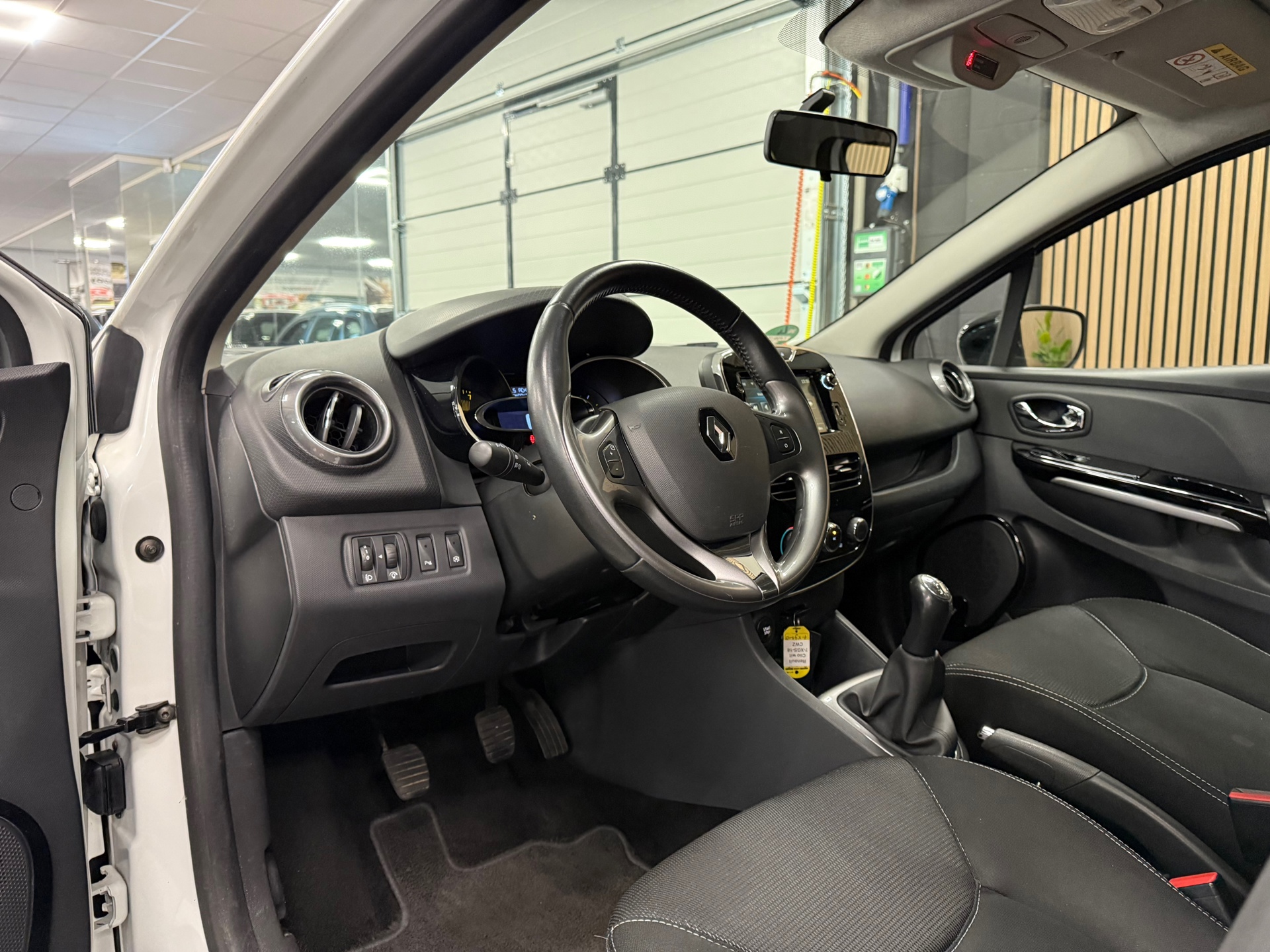 https://www.autokooy.nl//xml/images/47924813-13.JPG