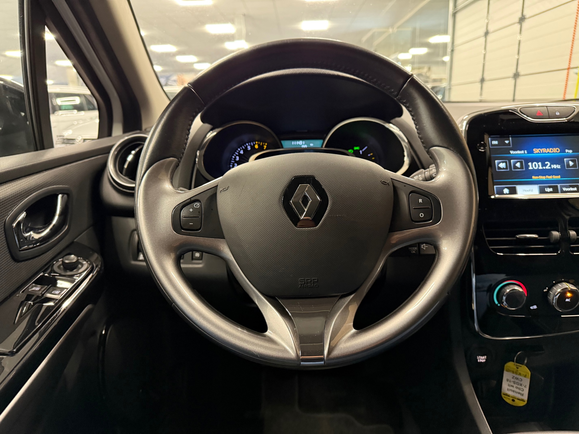 https://www.autokooy.nl//xml/images/47924813-14.JPG