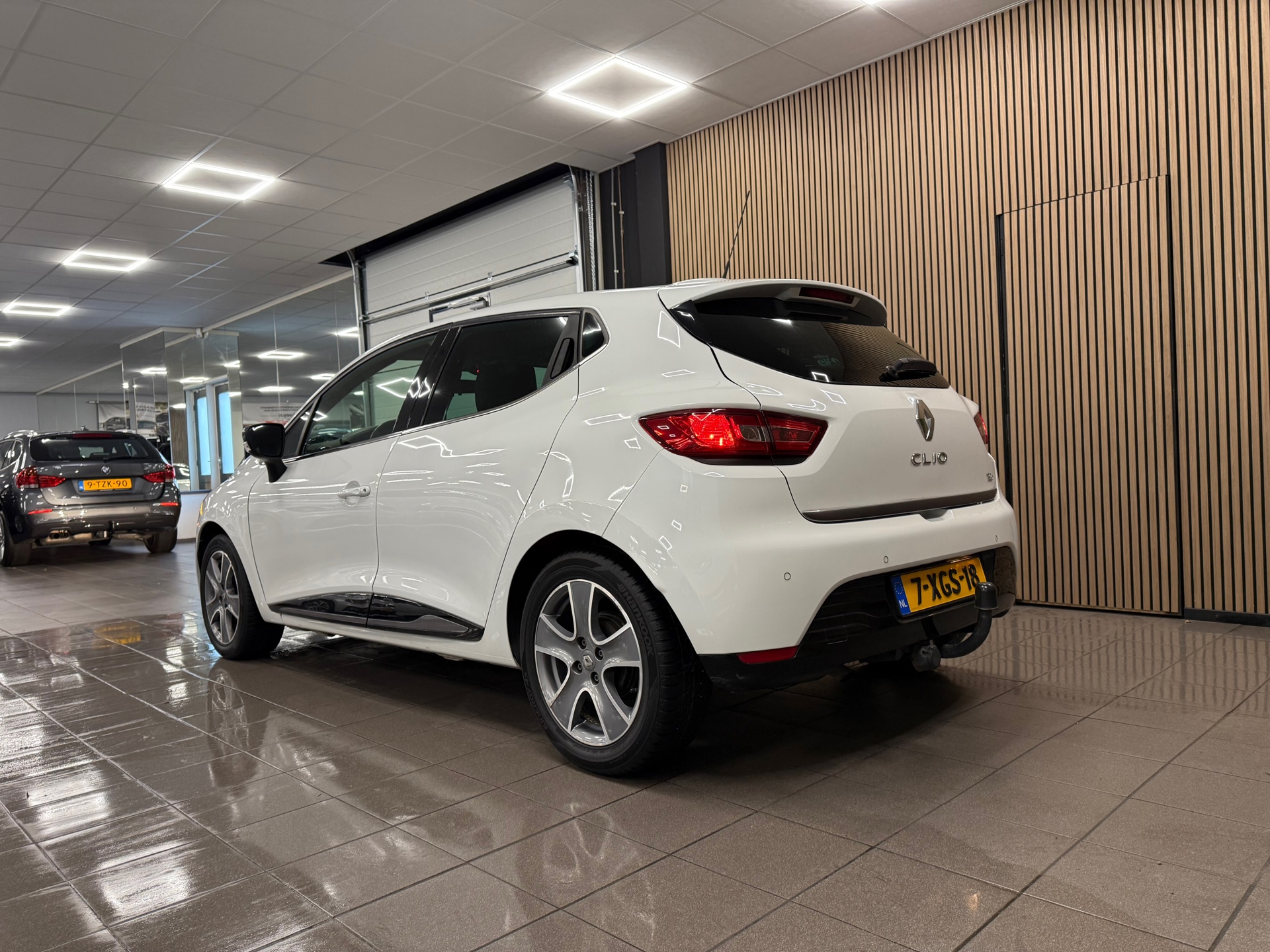 https://www.autokooy.nl//xml/images/47924813-3.JPG