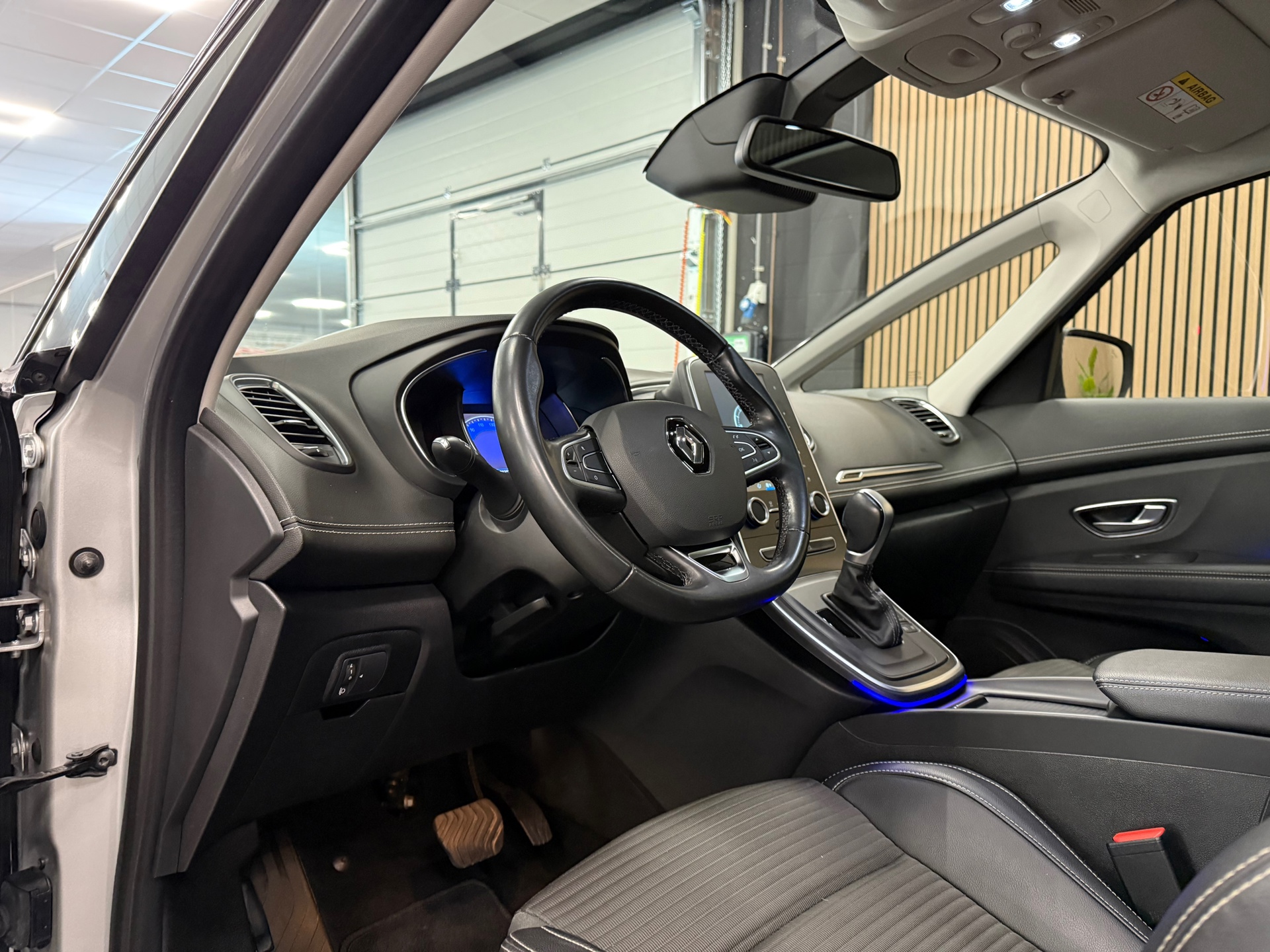 https://www.autokooy.nl//xml/images/47974637-13.JPG