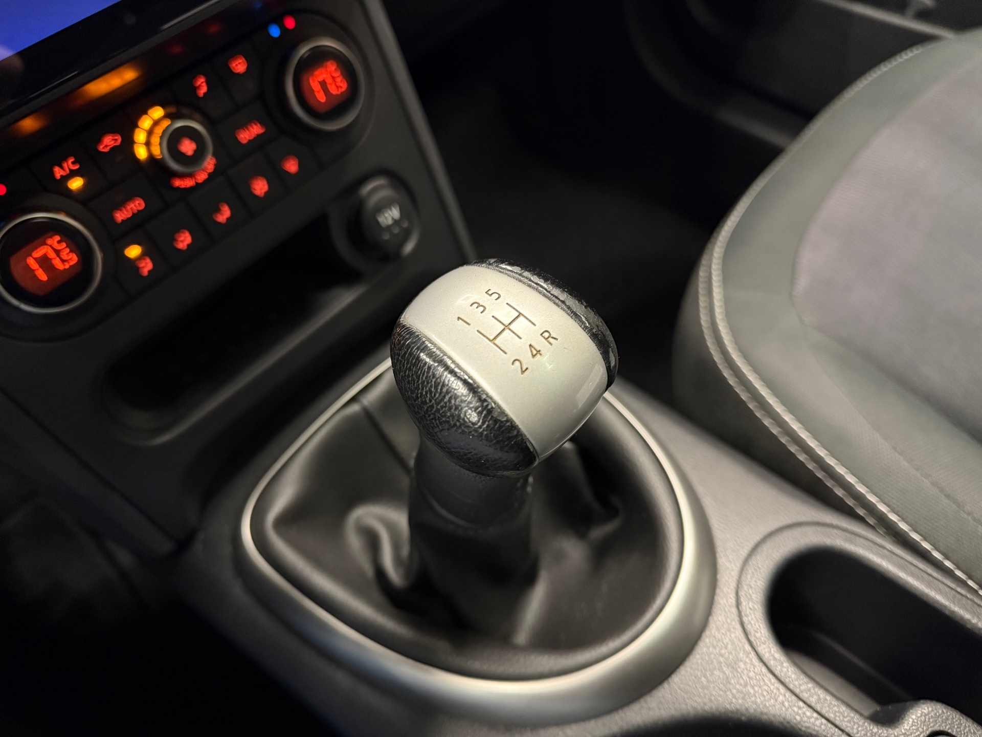 https://www.autokooy.nl//xml/images/48036639-19.JPG