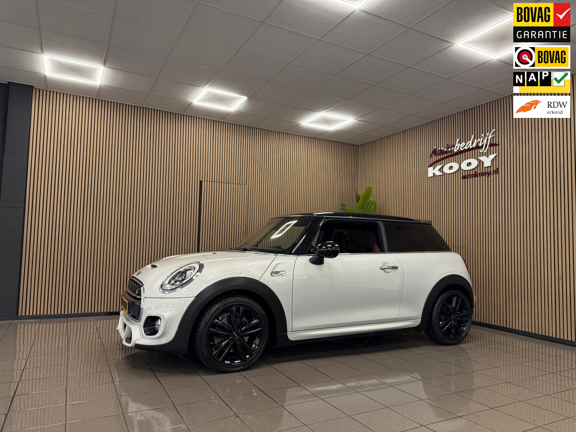 Mini Cooper S 2.0 JCW Chili Serious Business * Automaat / Panoramadak / LED / Navigatie *