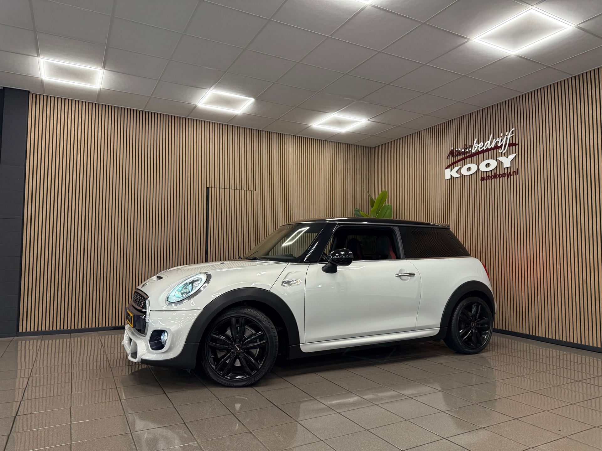 https://www.autokooy.nl//xml/images/48036836-10.JPG