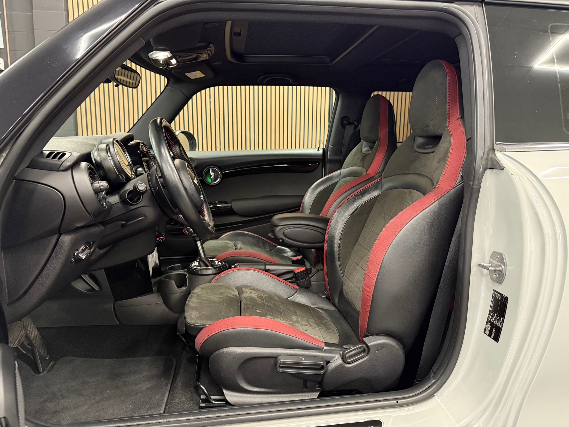 https://www.autokooy.nl//xml/images/48036836-13.JPG