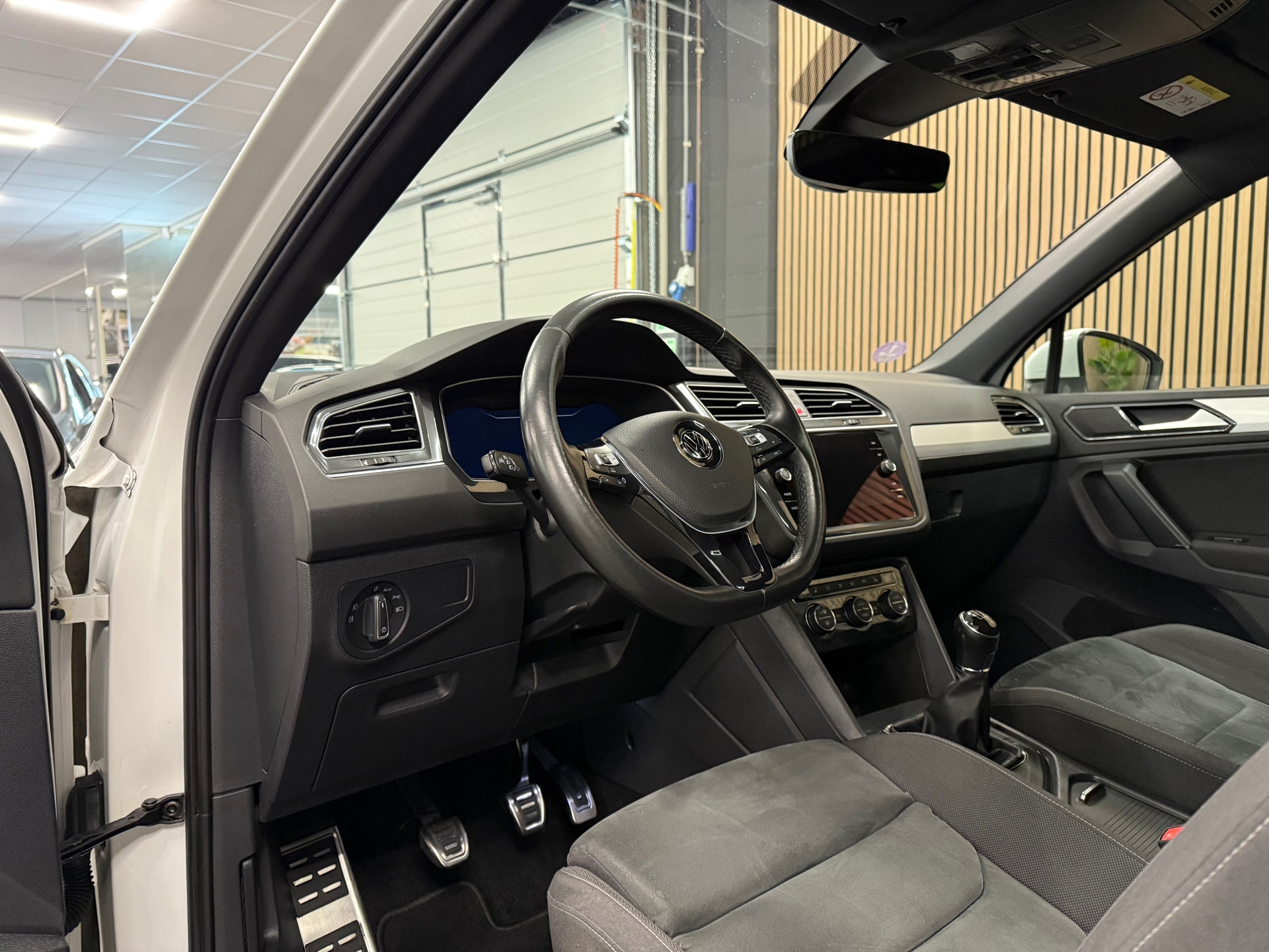 https://www.autokooy.nl//xml/images/48064329-12.JPG