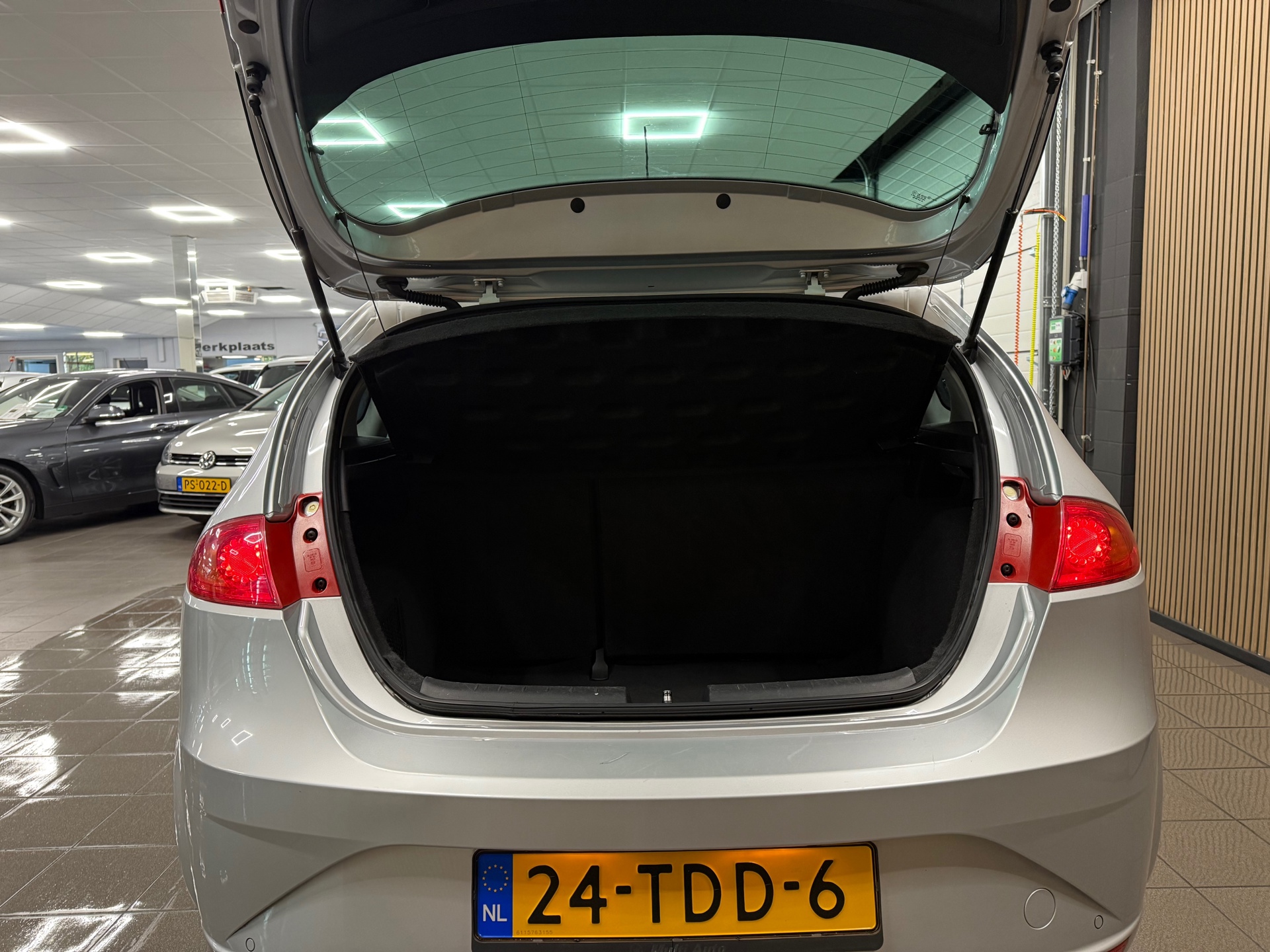 https://www.autokooy.nl//xml/images/48113178-5.JPG
