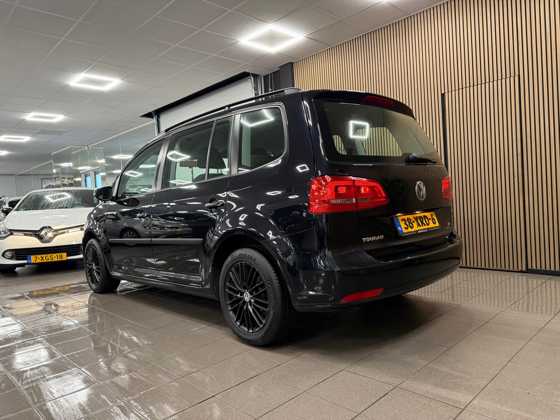 https://www.autokooy.nl//xml/images/48133455-3.JPG