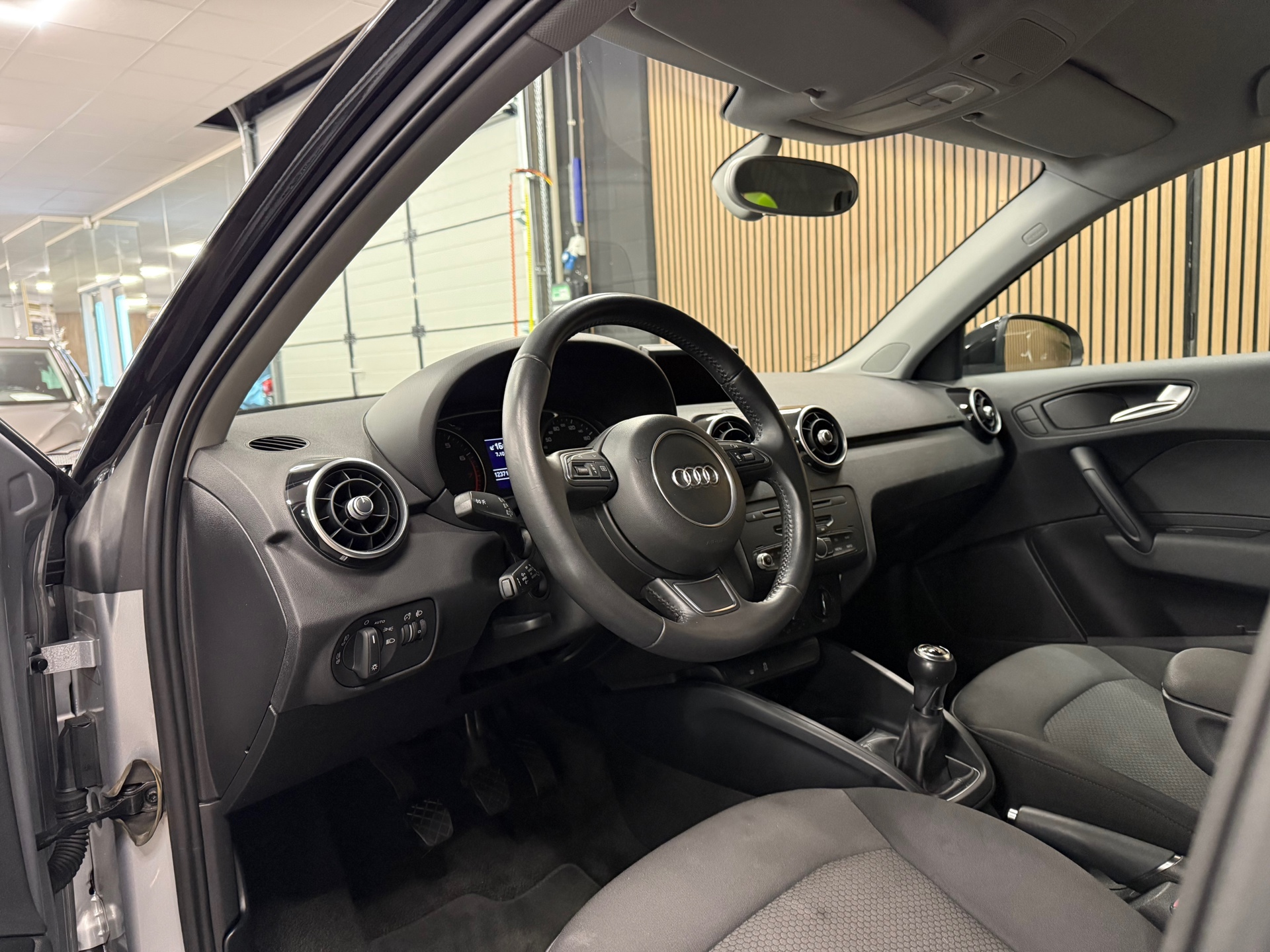 https://www.autokooy.nl//xml/images/48160664-13.JPG