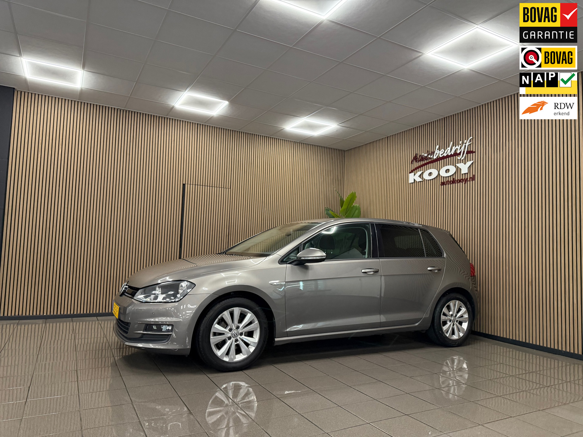 Volkswagen Golf 1.0 TSI Business Edition Connected * Navigatie / Camera / Cruise control / NL Auto *