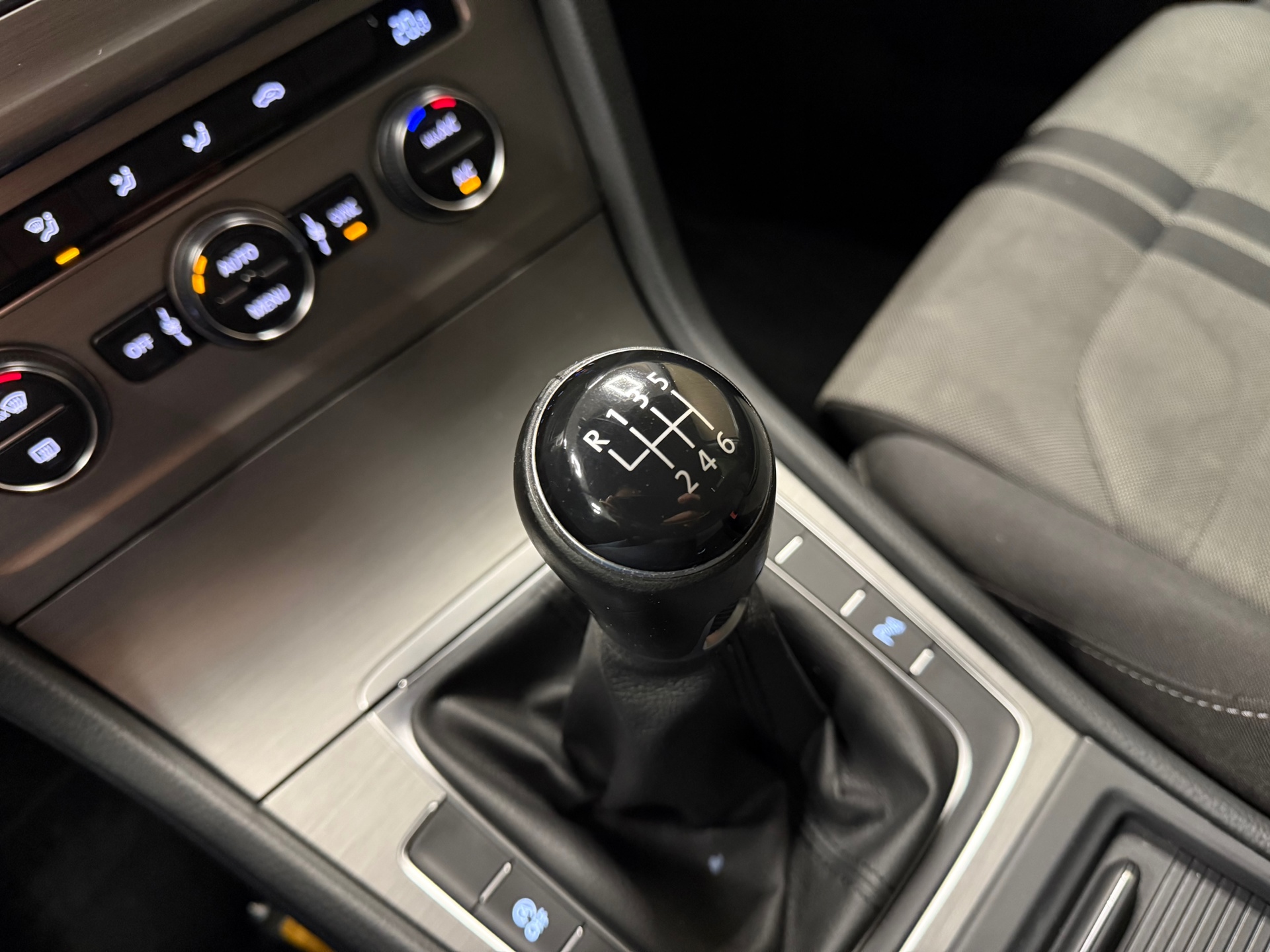 https://www.autokooy.nl//xml/images/48160687-21.JPG