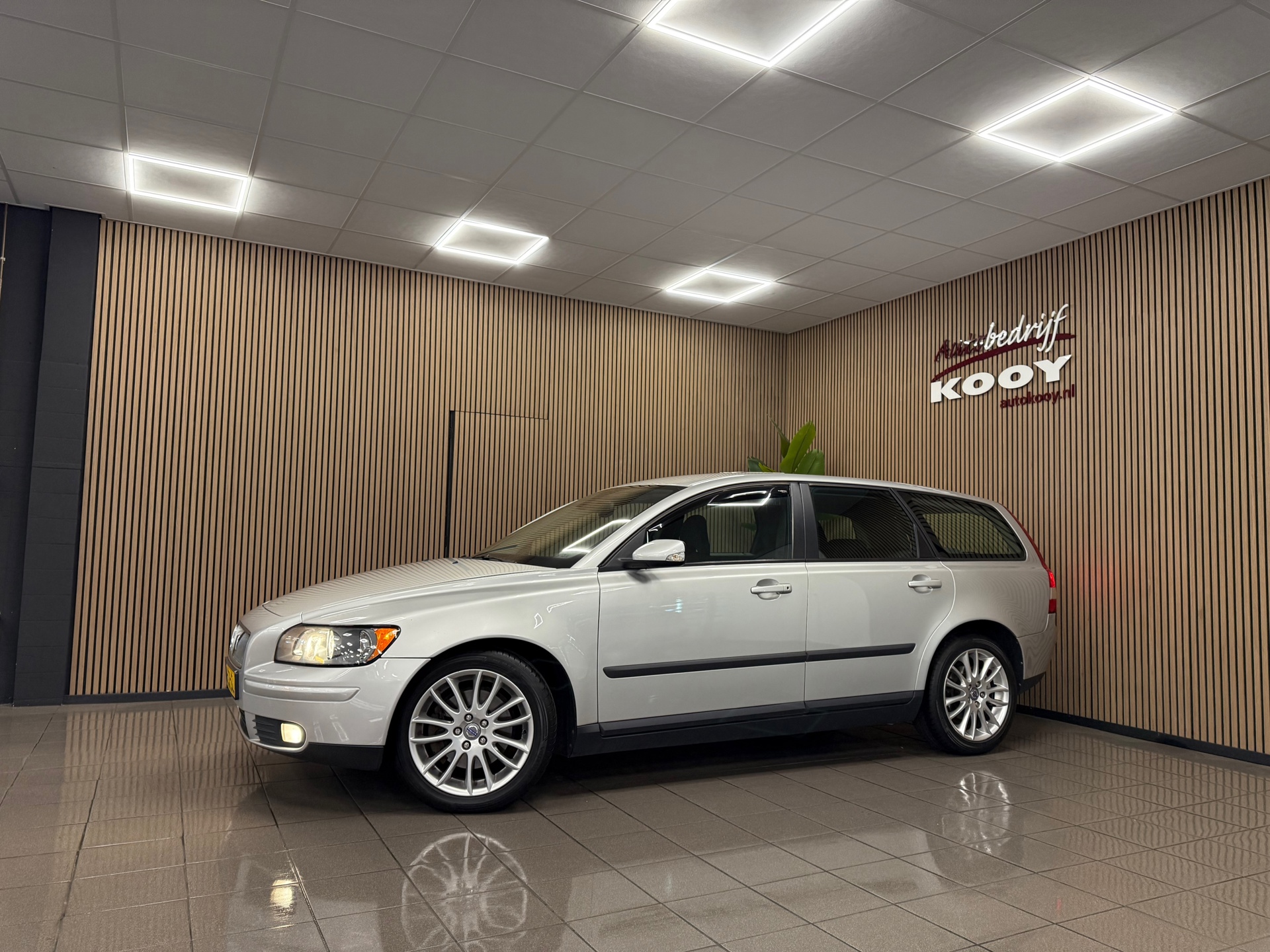https://www.autokooy.nl//xml/images/48261410-9.JPG
