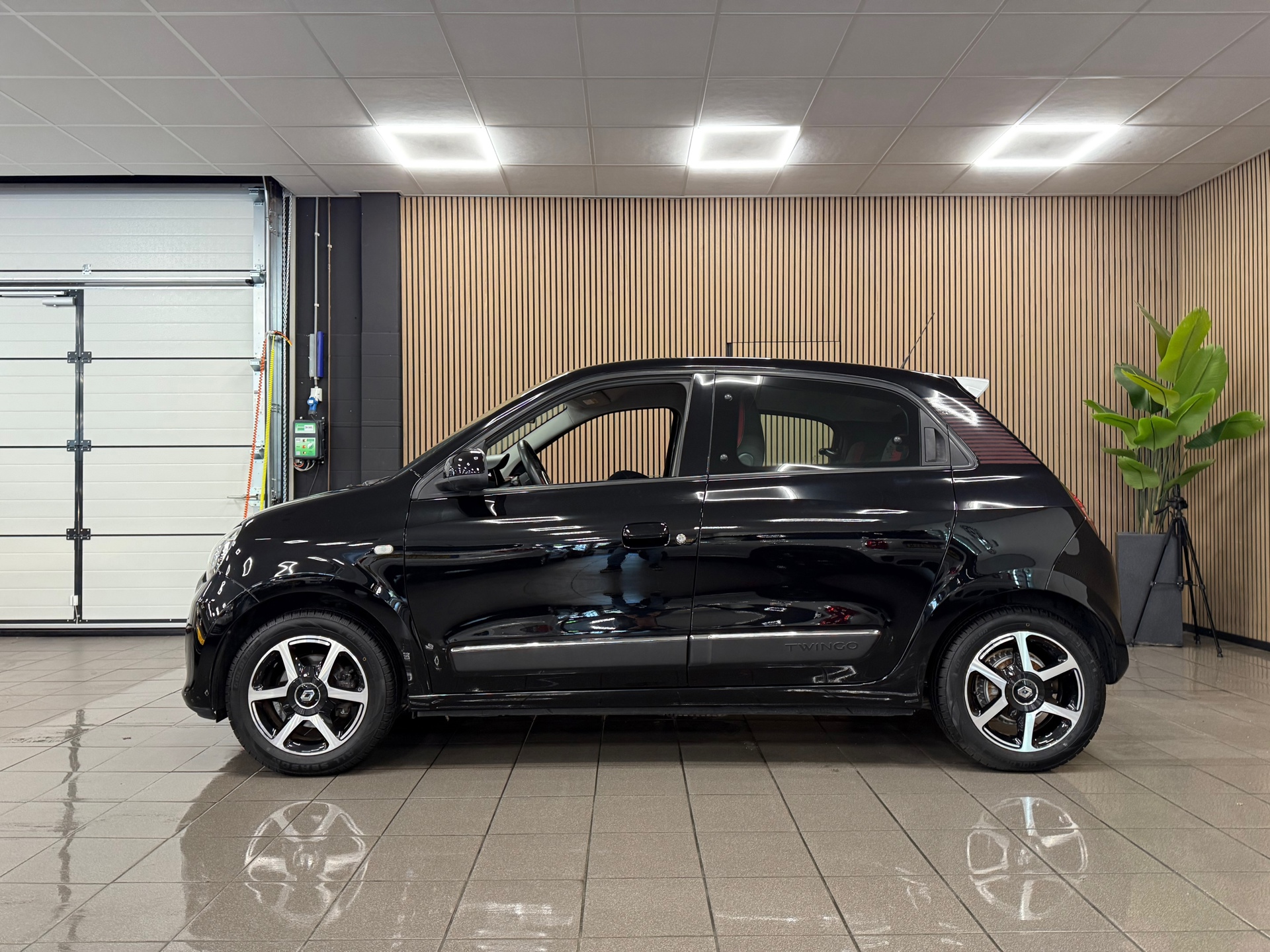 https://www.autokooy.nl//xml/images/48264154-2.JPG