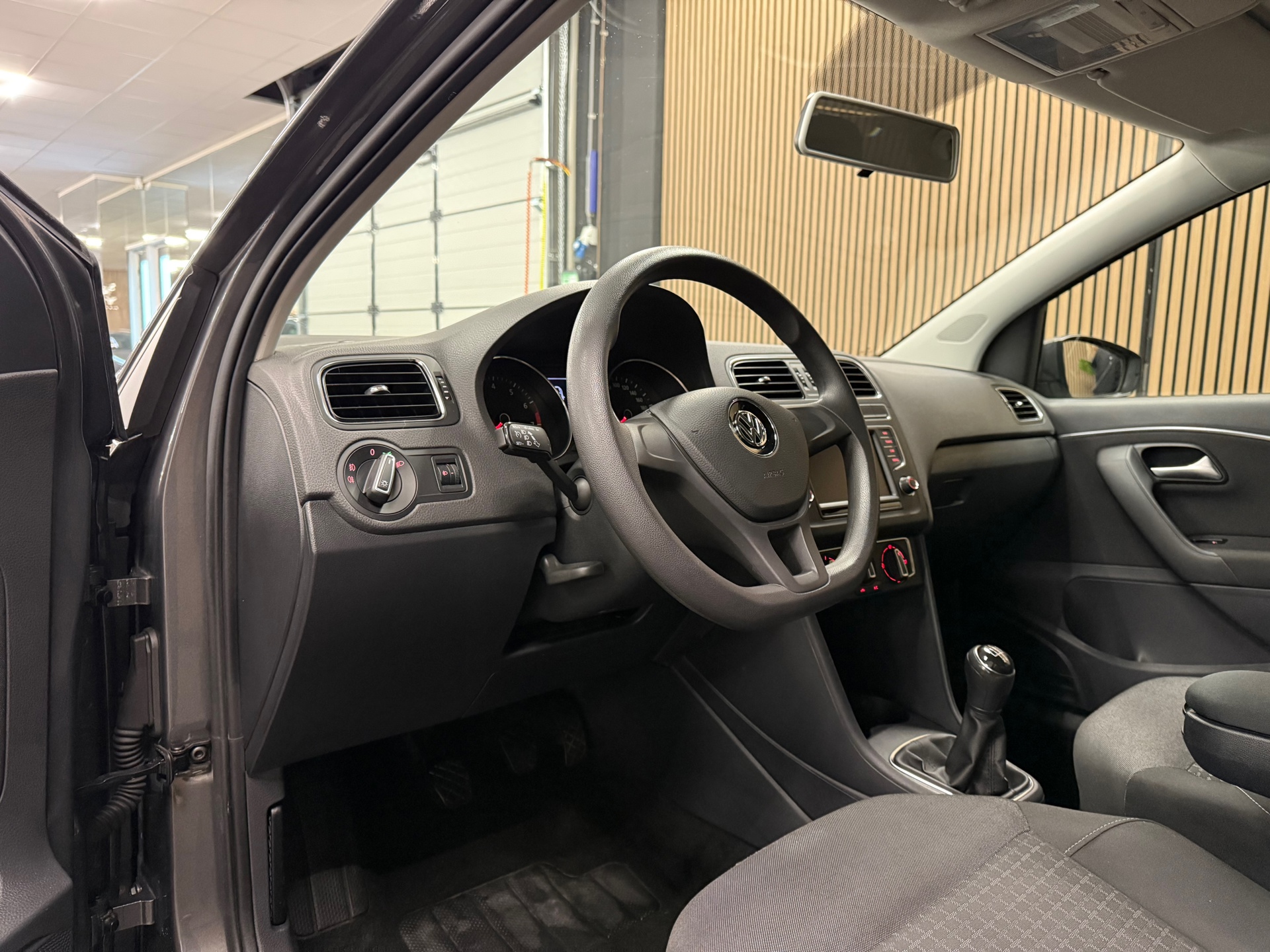 https://www.autokooy.nl//xml/images/48381450-12.JPG