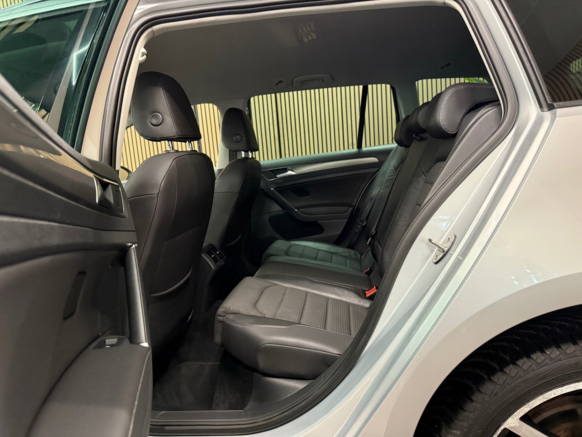 https://www.autokooy.nl//xml/images/48381627-22.JPG