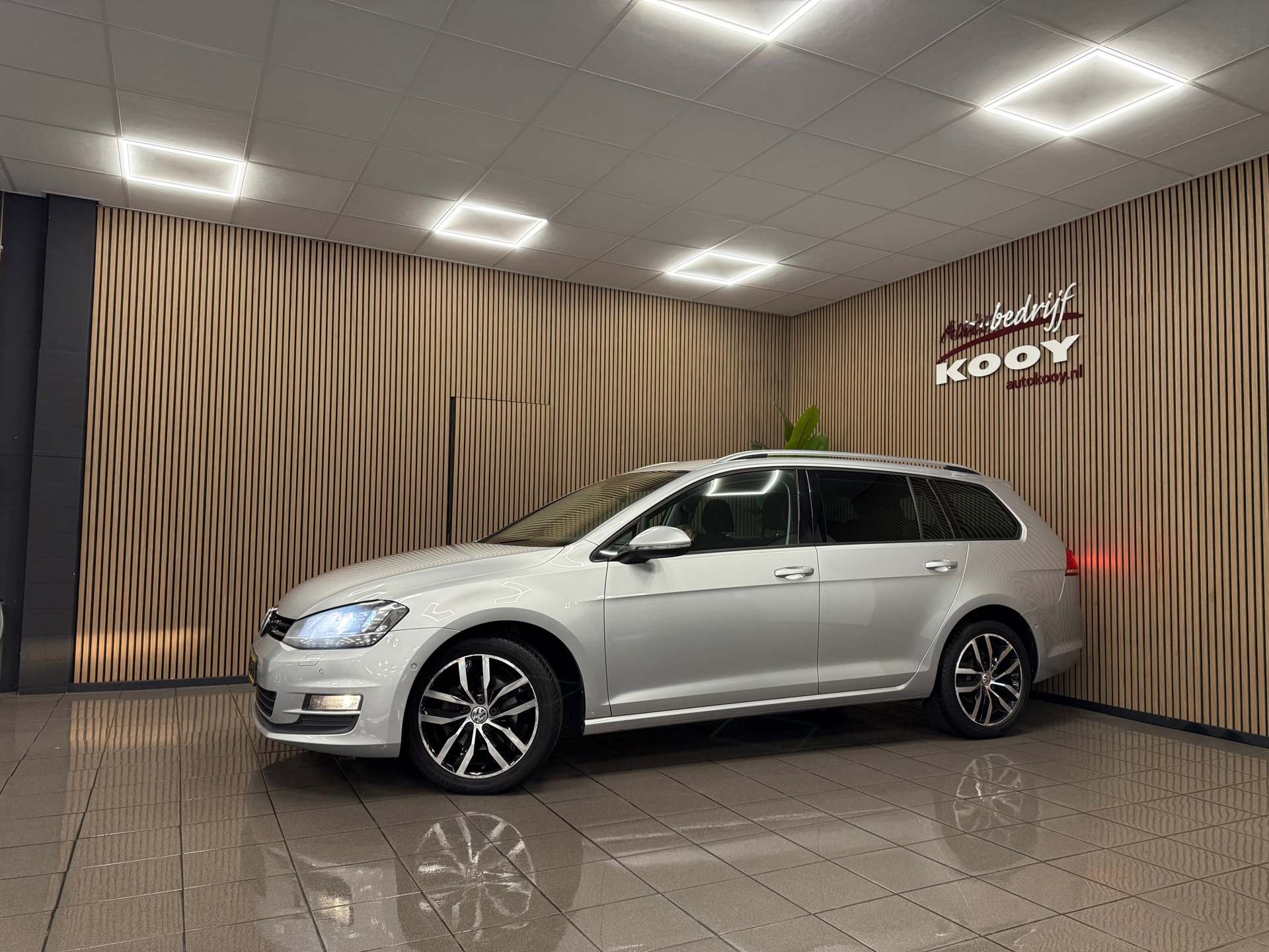 https://www.autokooy.nl//xml/images/48381627-9.JPG
