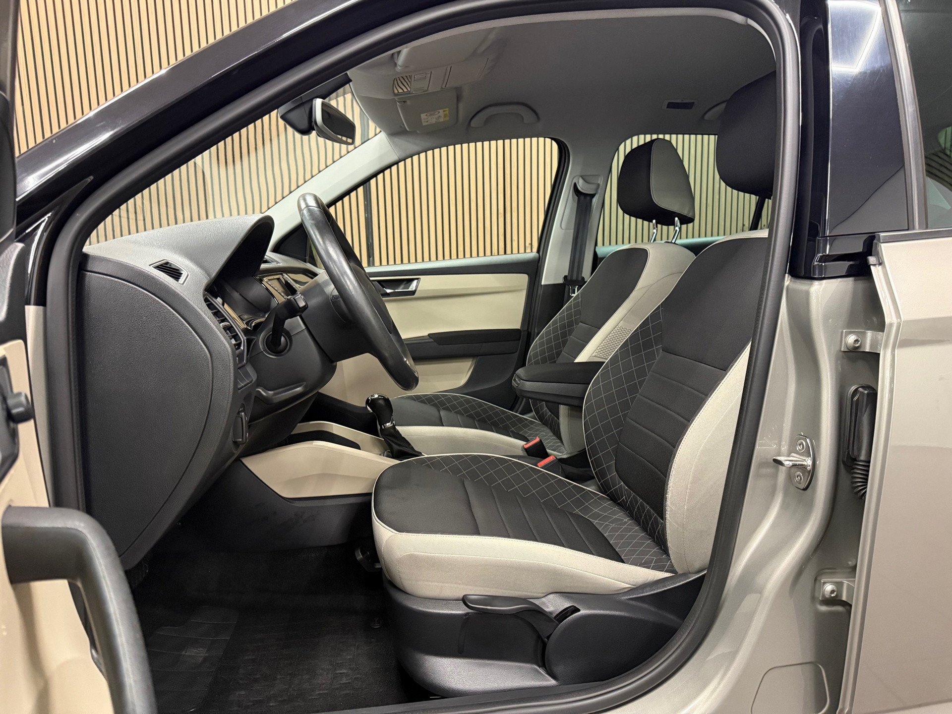 https://www.autokooy.nl//xml/images/48416638-12.JPG