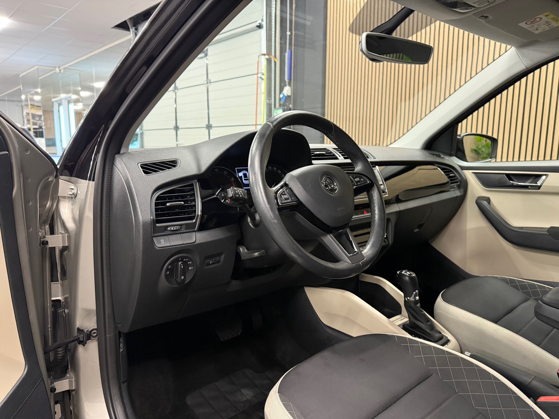 https://www.autokooy.nl//xml/images/48416638-13.JPG