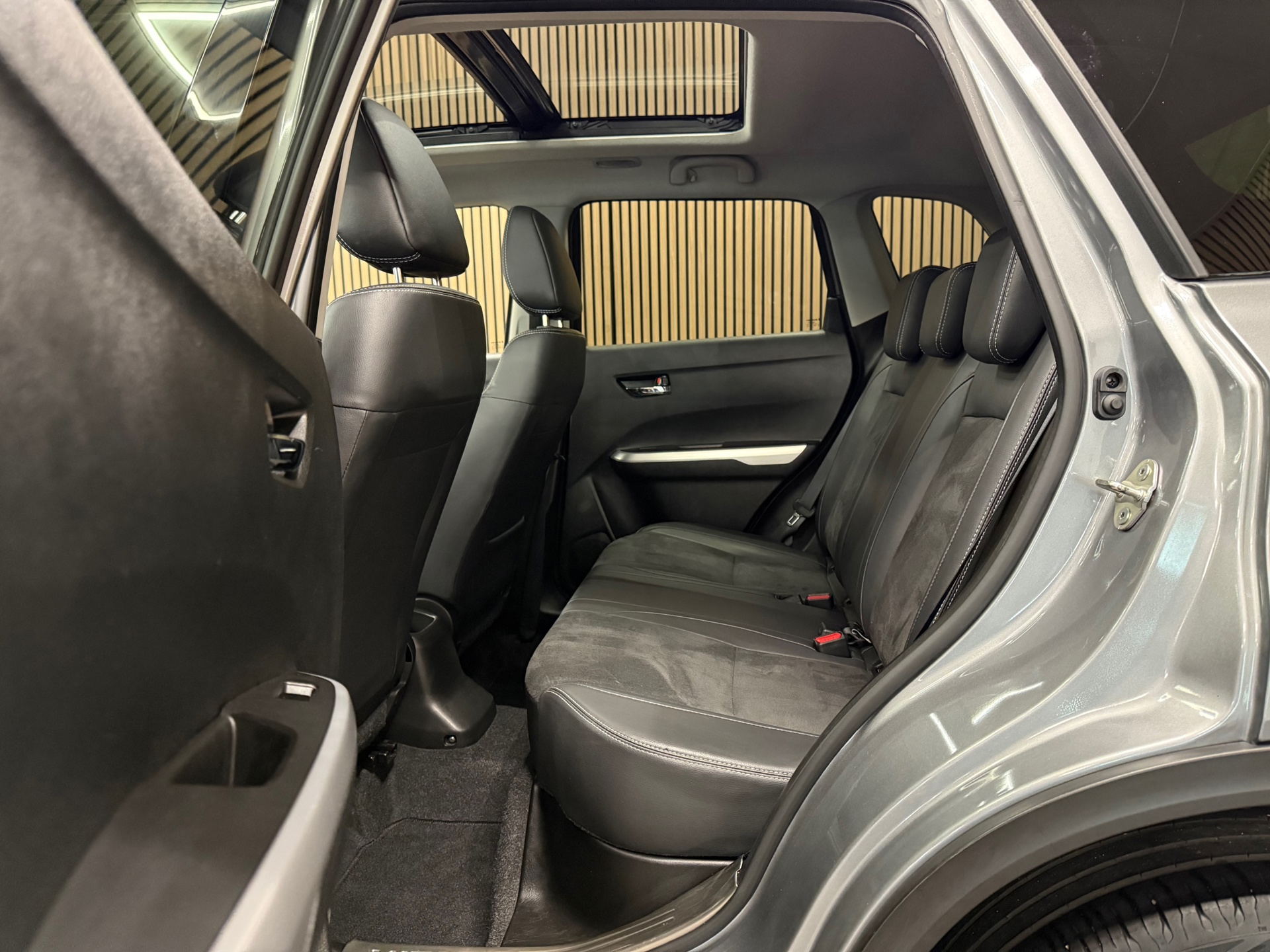 https://www.autokooy.nl//xml/images/48495939-21.JPG