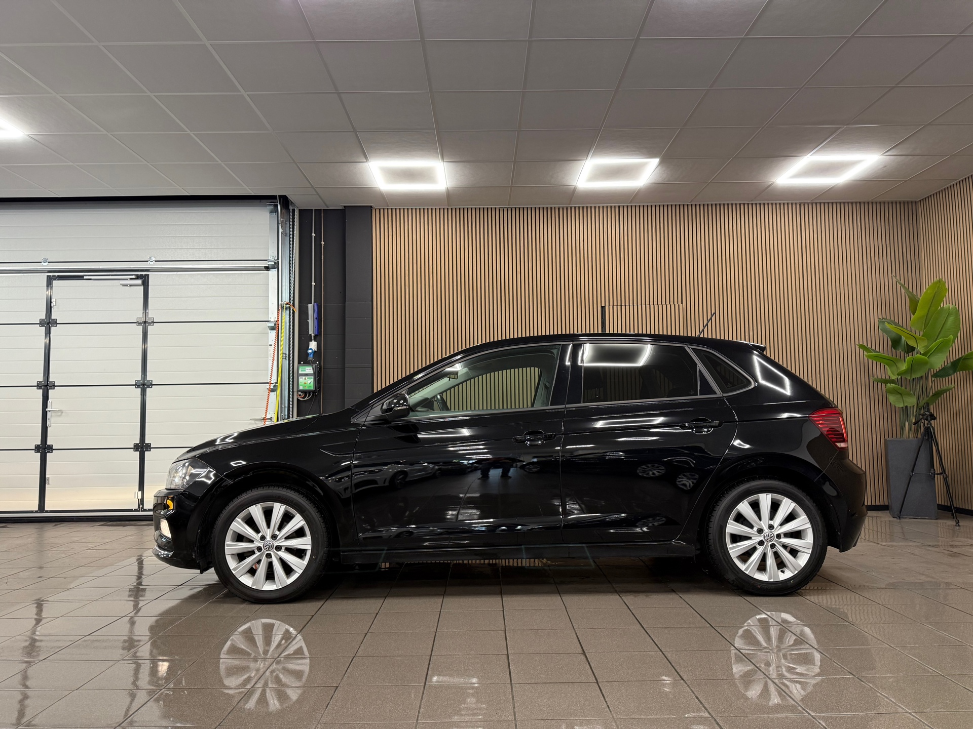 https://www.autokooy.nl//xml/images/48566339-2.JPG