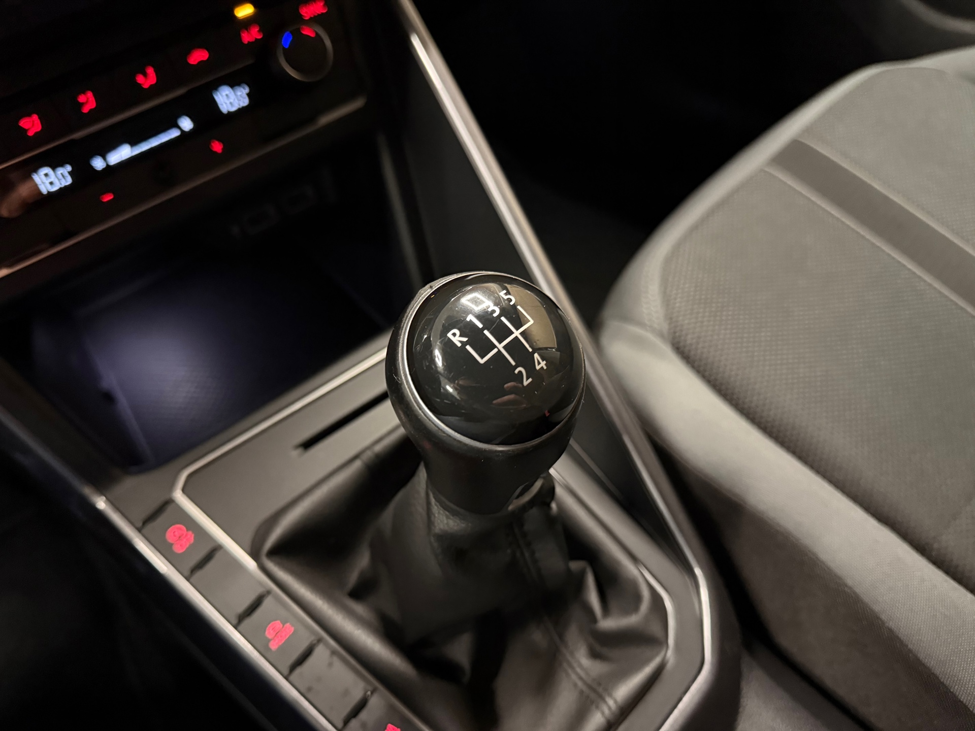 https://www.autokooy.nl//xml/images/48566339-20.JPG