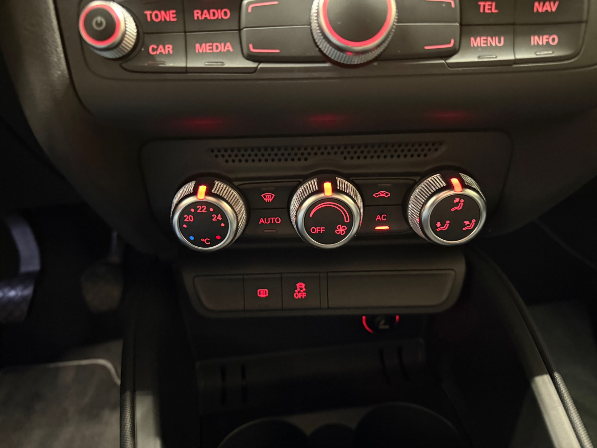 https://www.autokooy.nl//xml/images/48566893-20.JPG