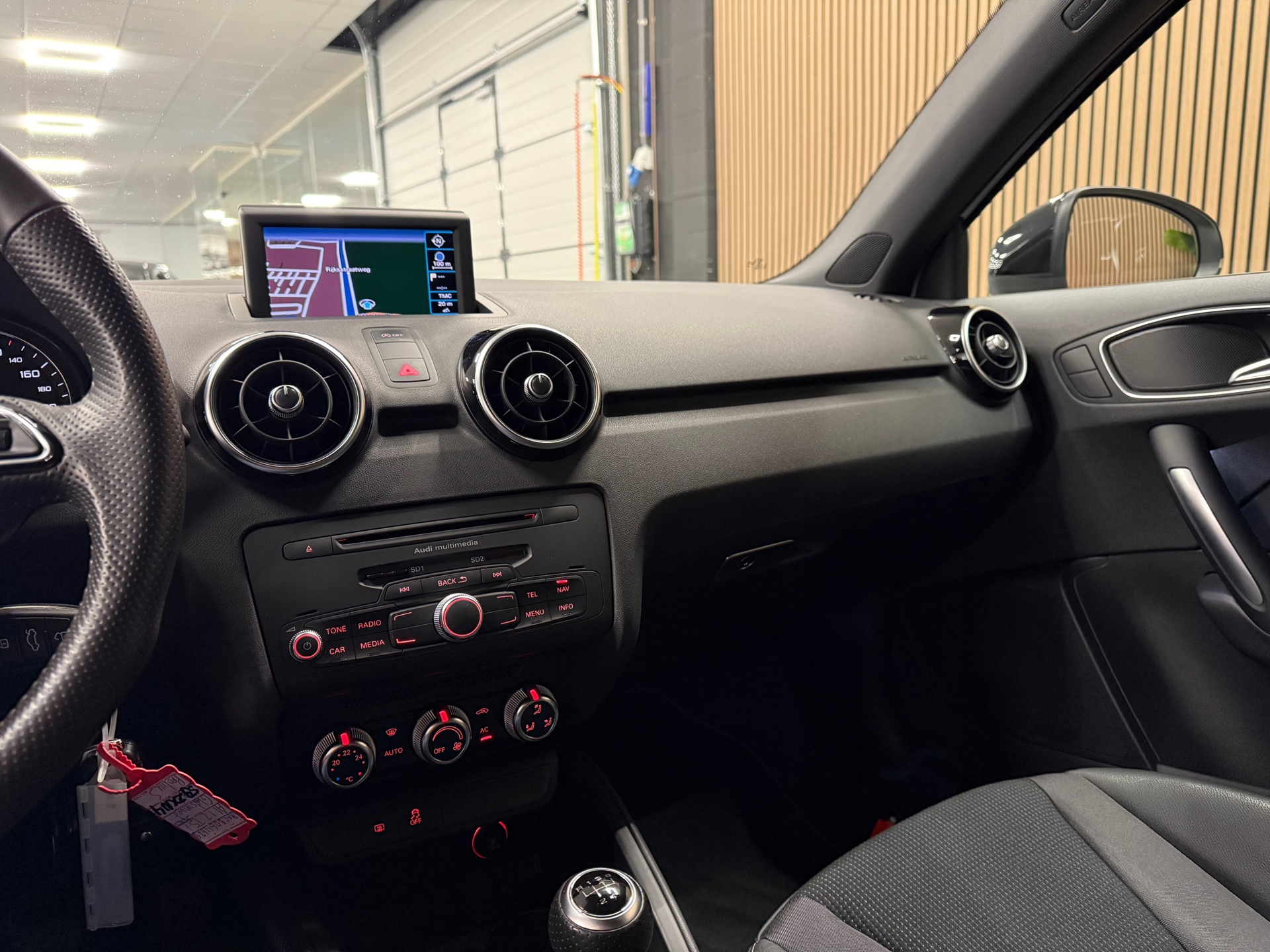 https://www.autokooy.nl//xml/images/48566893-22.JPG