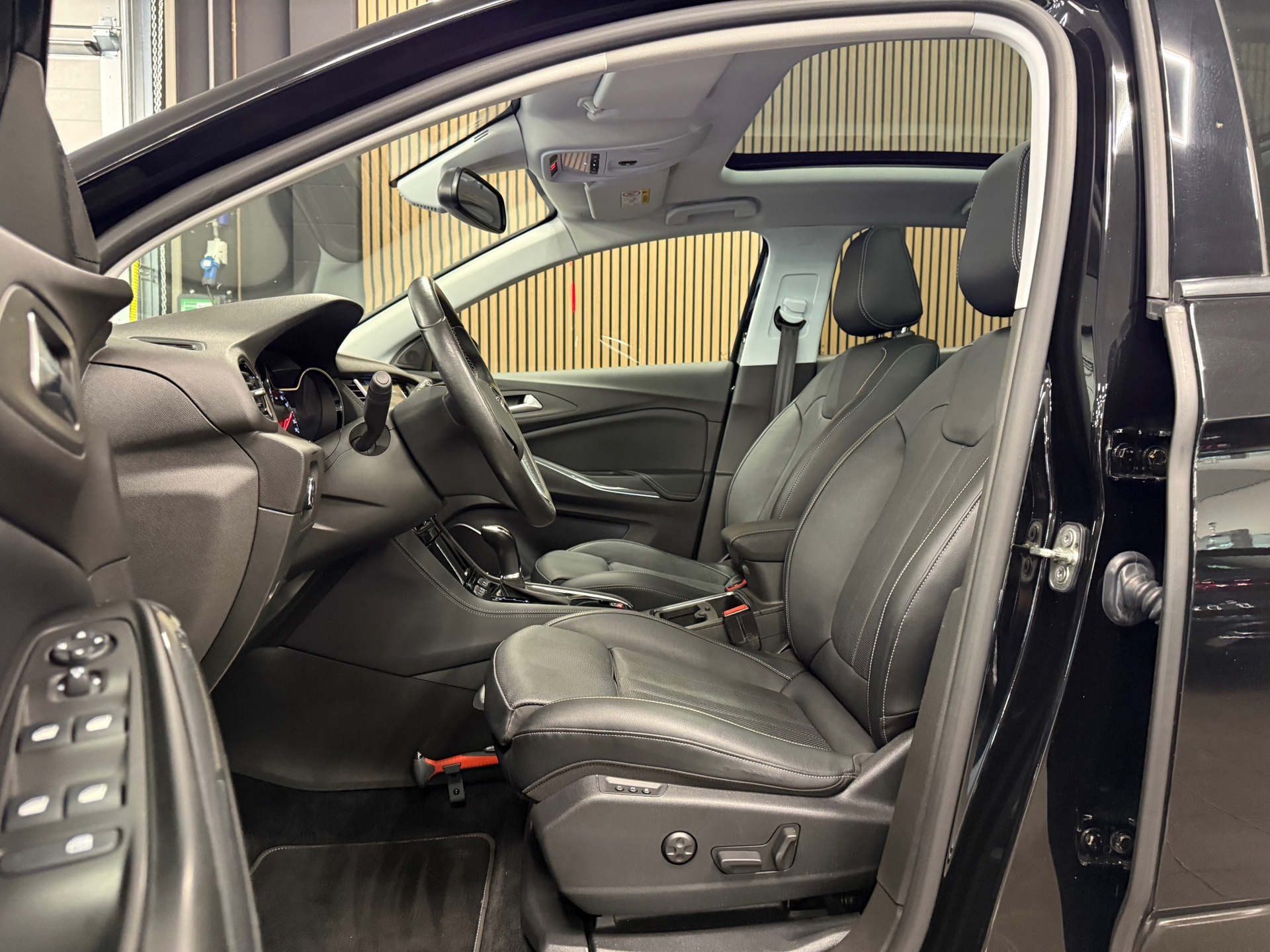 https://www.autokooy.nl//xml/images/48595249-13.JPG