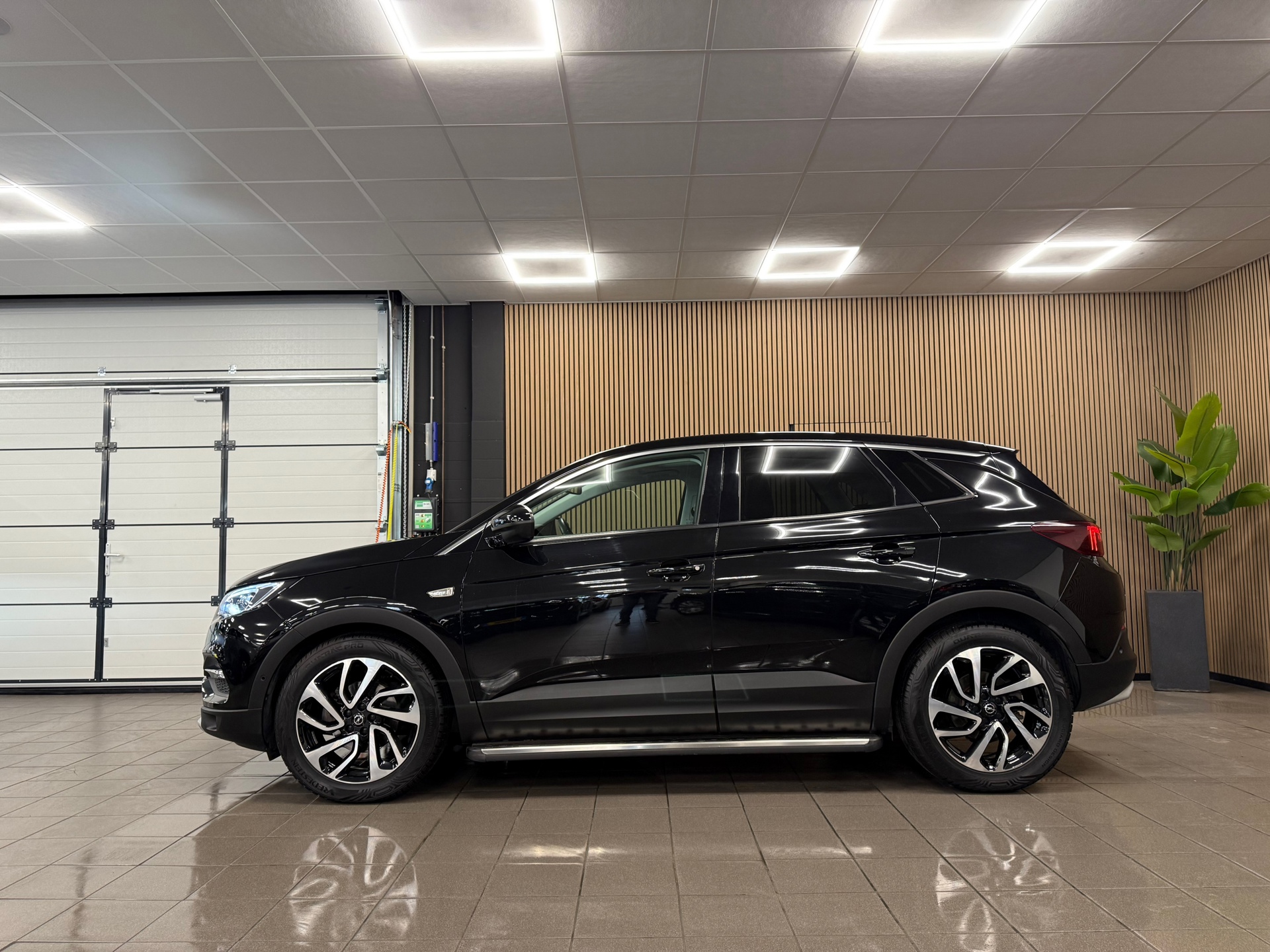 https://www.autokooy.nl//xml/images/48595249-2.JPG