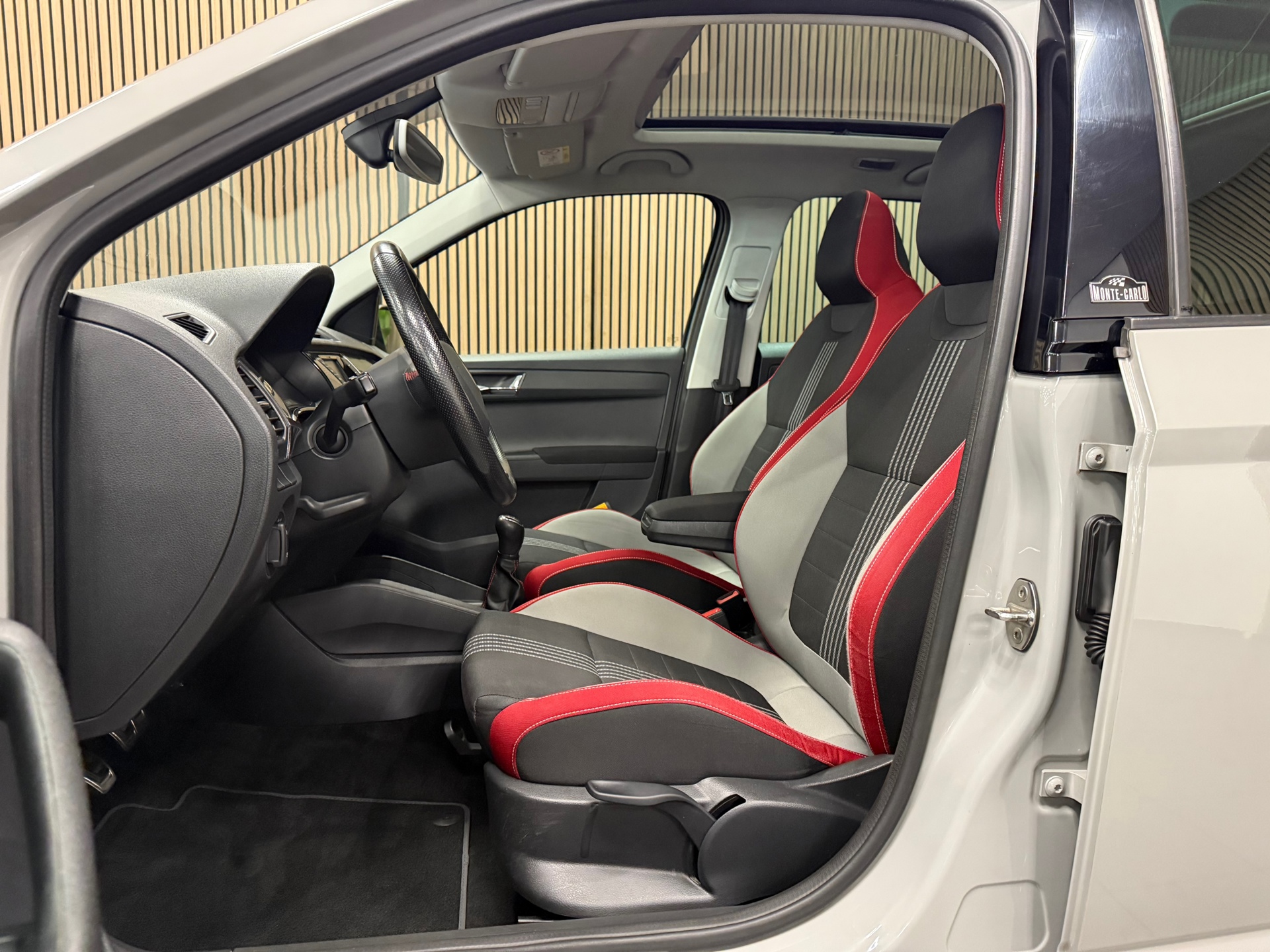 https://www.autokooy.nl//xml/images/48657523-11.JPG