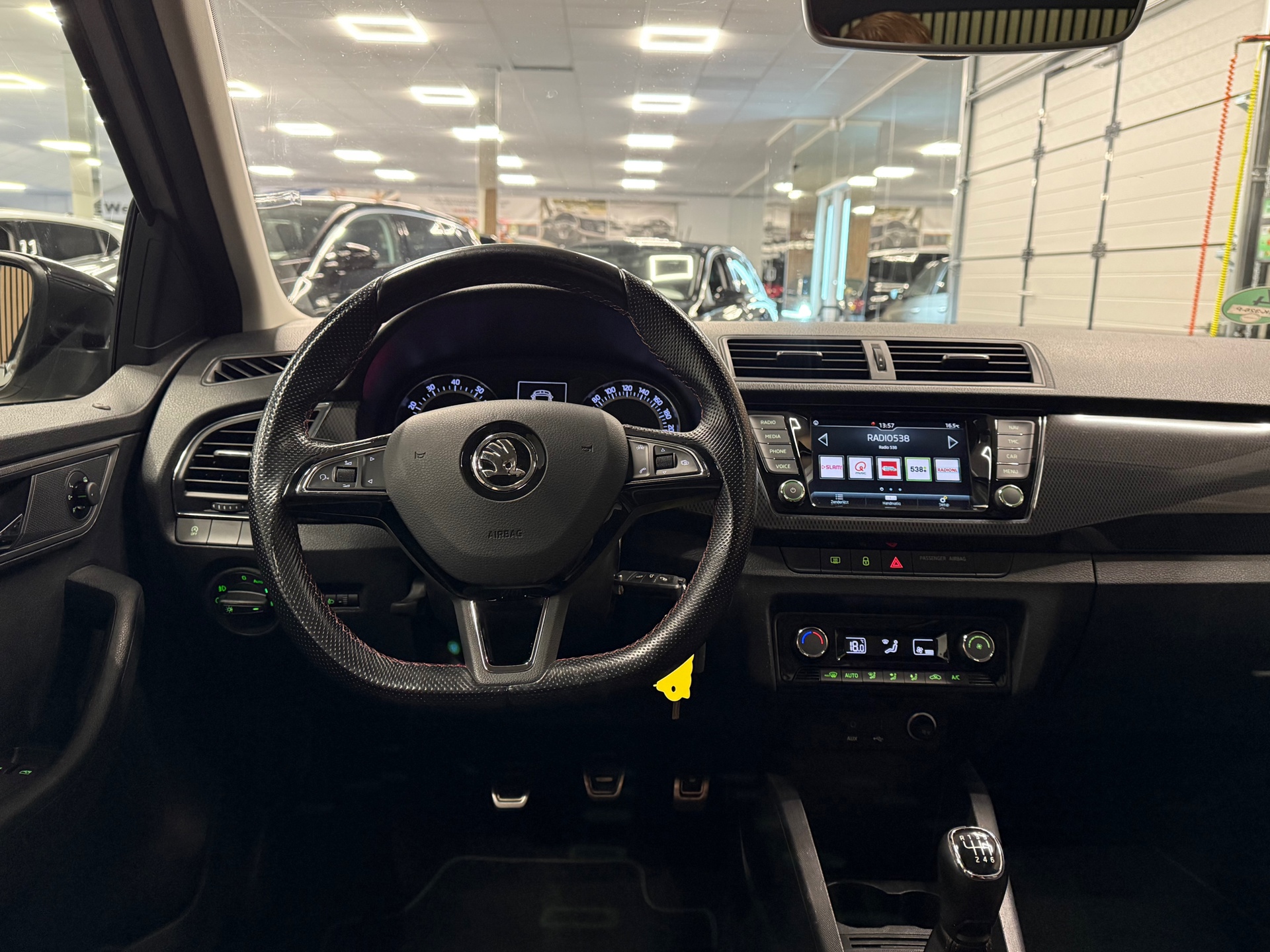 https://www.autokooy.nl//xml/images/48657523-21.JPG