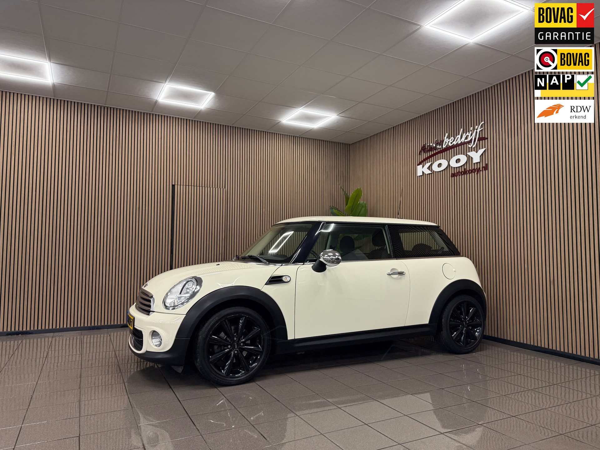 Mini Mini 1.6 One Kite White * 1e Eig / Navigatie / Cruise control / LM Velgen / NL Auto + NAP *